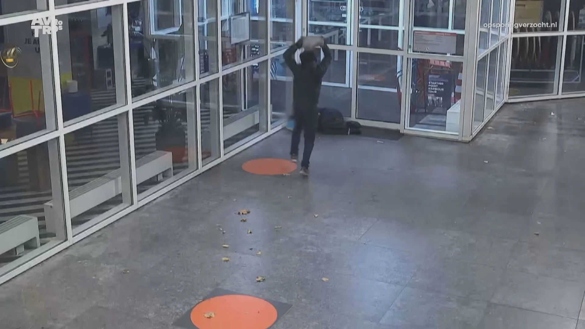 Verdachte stoeptegelgooier (32) mogelijk ook betrokken bij drie andere moorden