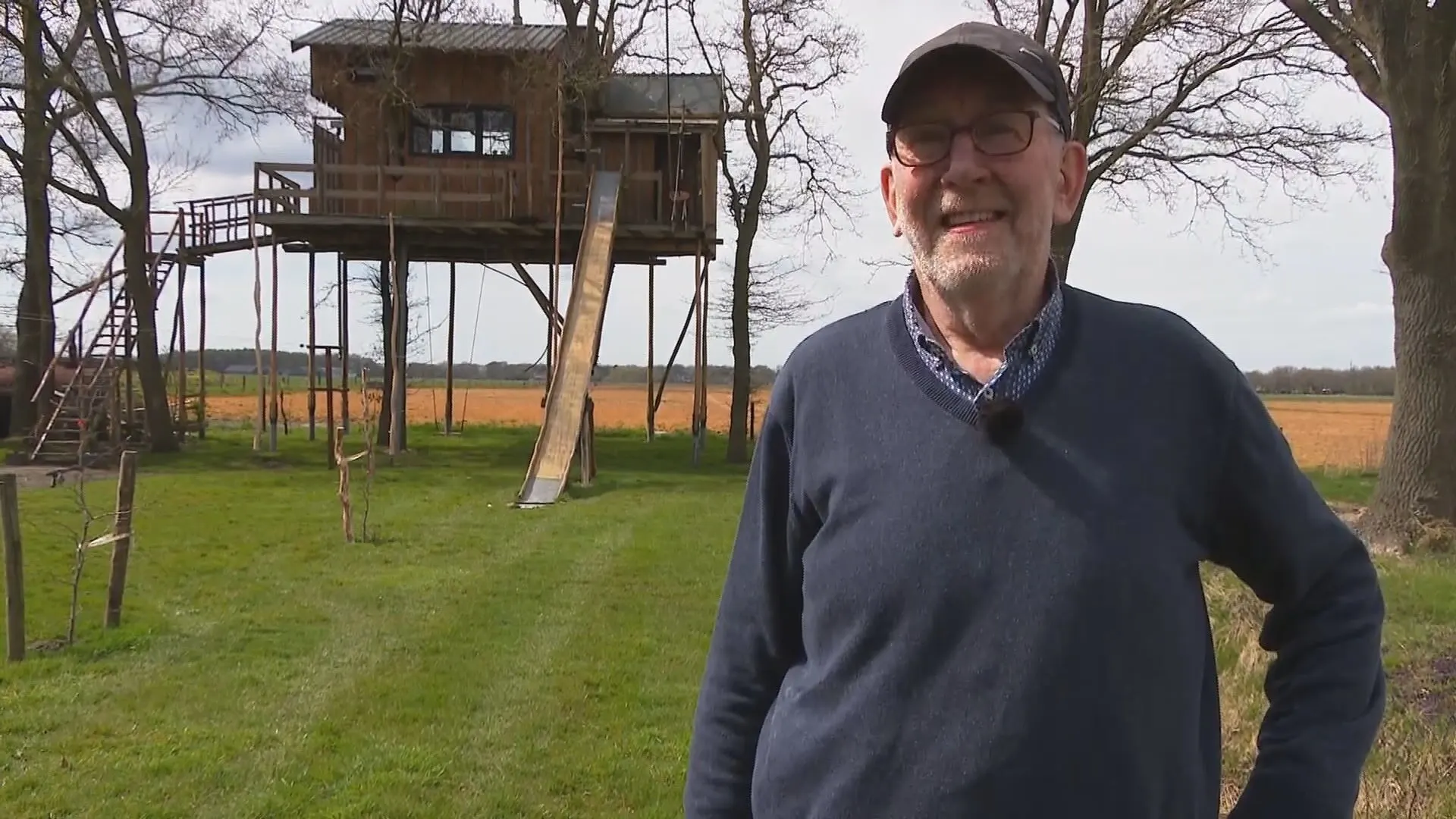 Opa Arend bouwt droomboomhut voor kleinkinderen en stiekem ook voor zichzelf