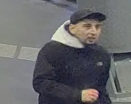 Politie deelt herkenbare beelden van zware mishandeling station Bijlmer ArenA