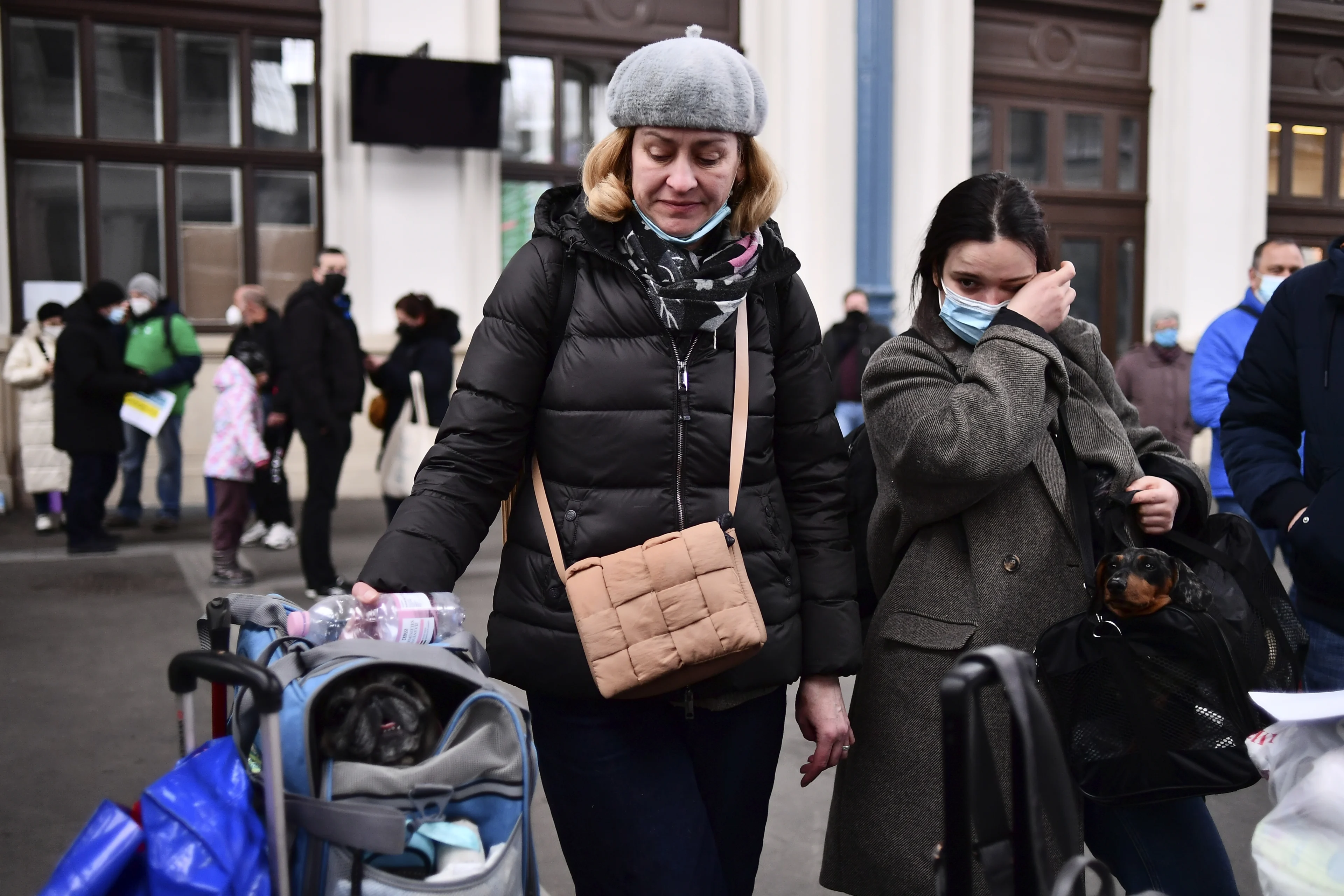 Eerste Oekraïense vluchtelingen komen aan in Amsterdam