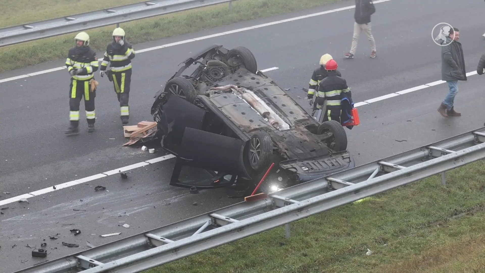 Dubbele botsing op Afsluitdijk, weg voorlopig dicht
