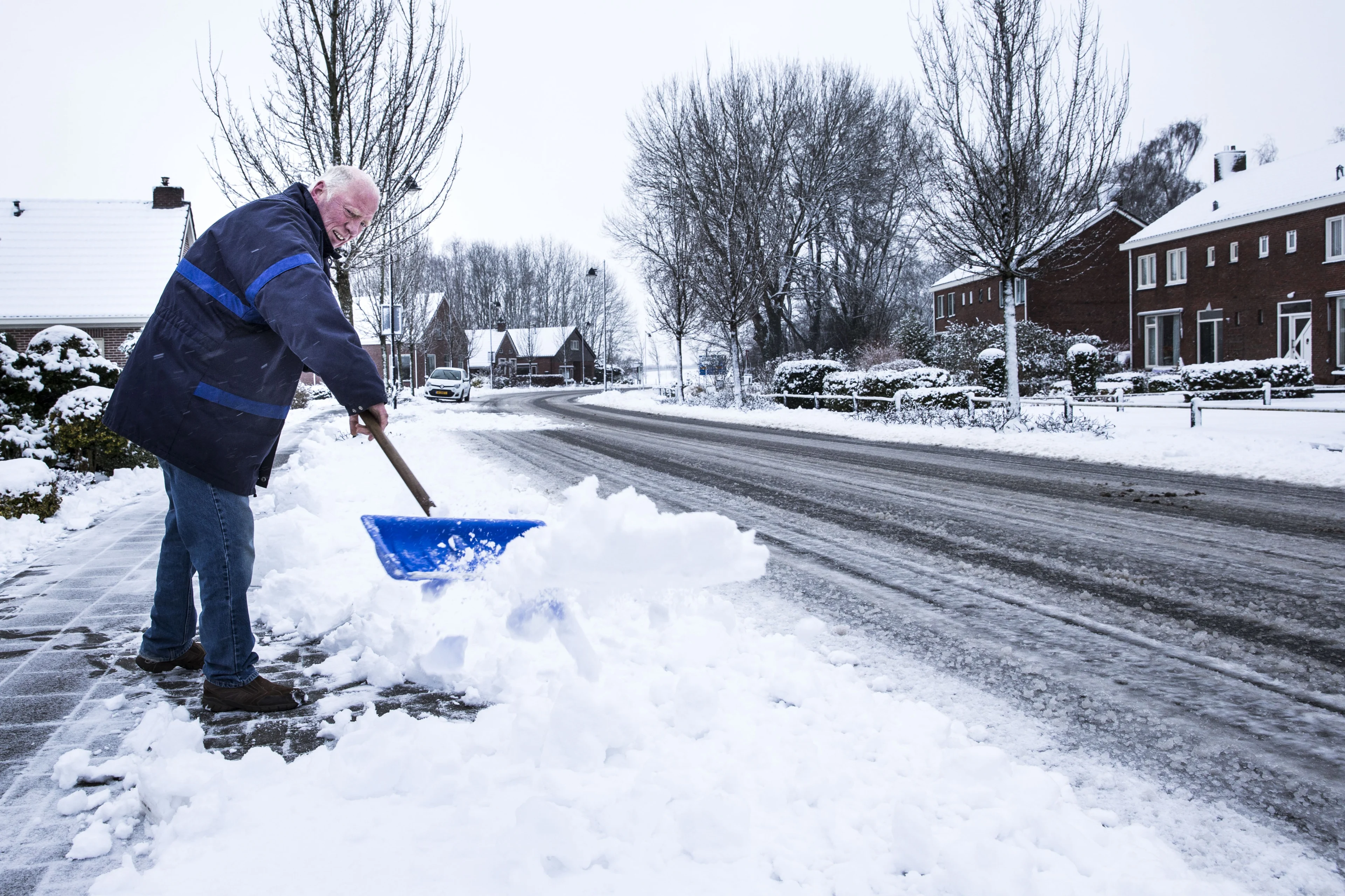 Sneeuwbuien trekken over het land, lokaal tot 10 centimeter