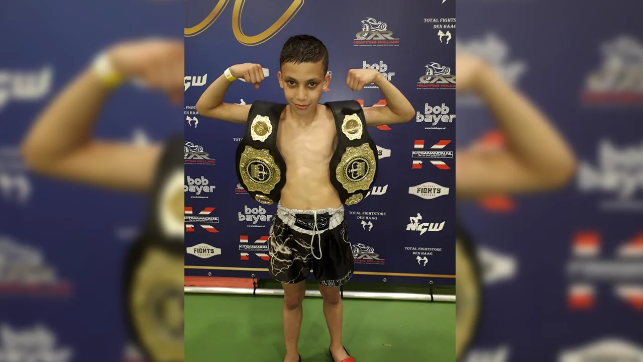 Kickbokstalent Charaf (12) kan niet naar WK om coronavirus