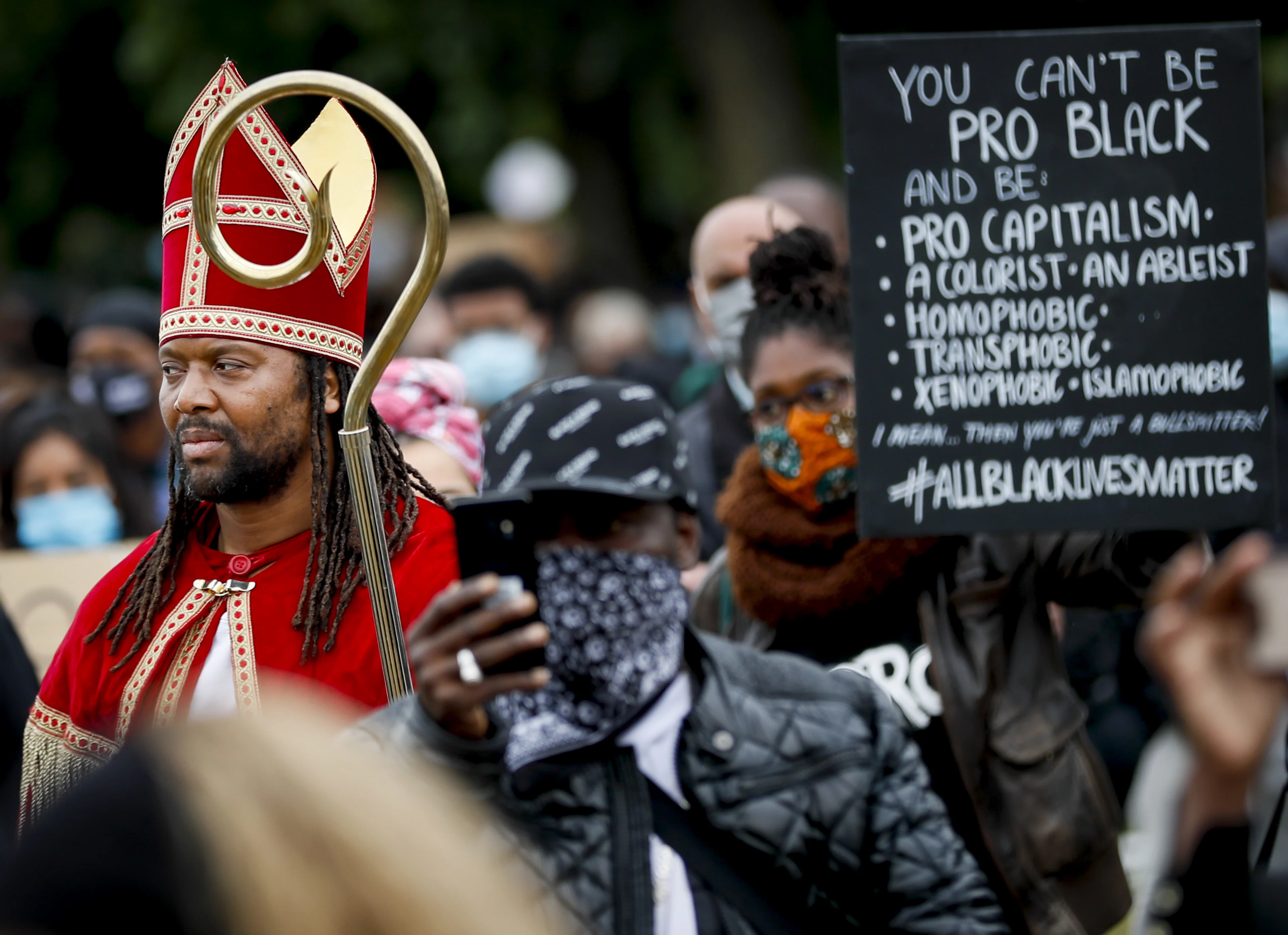 Meerderheid Nederlanders vindt niet dat alle grappen over racisme kunnen