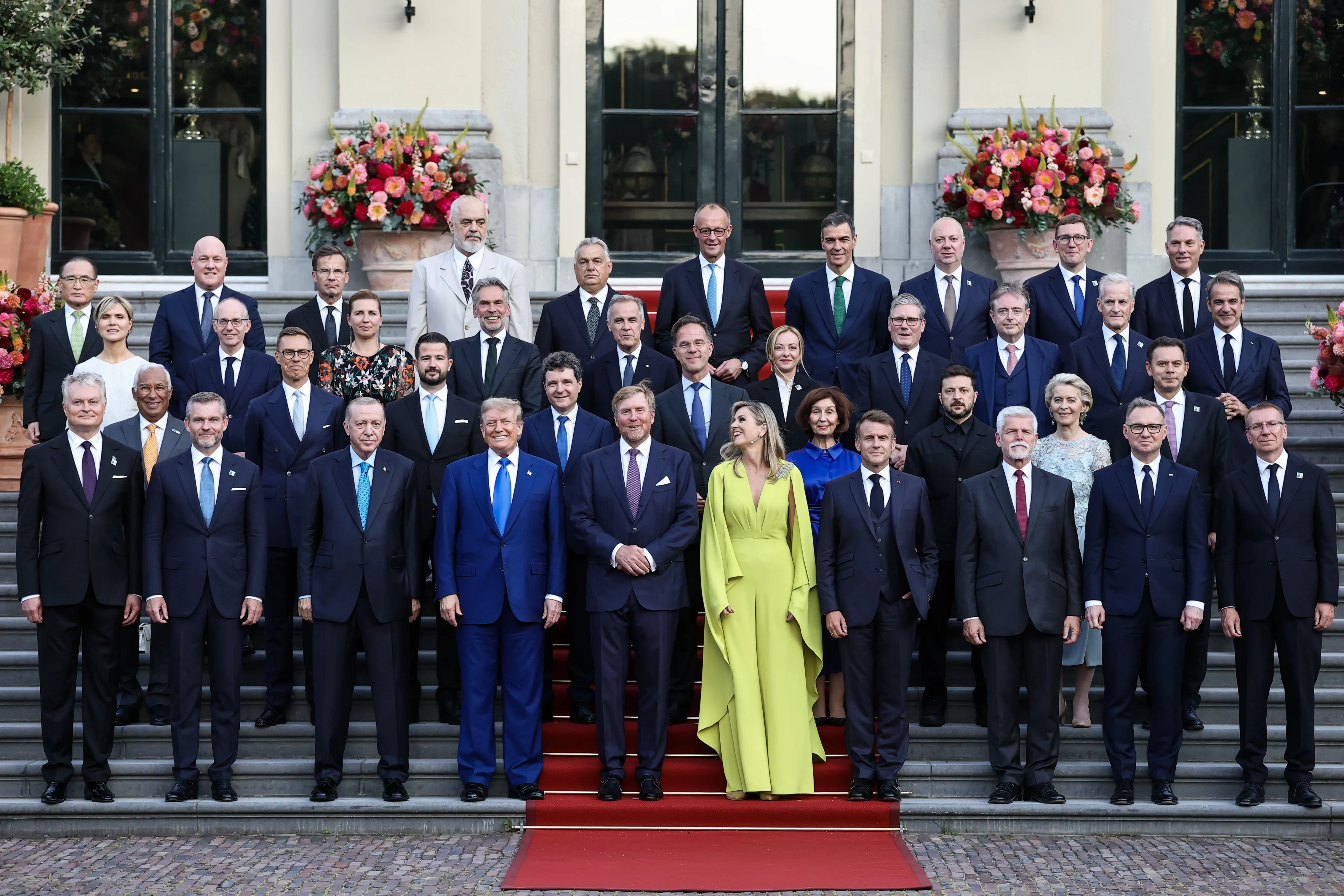 Koning kijkt terug op geslaagd diner, dit gebeurt op NAVO-dag 2