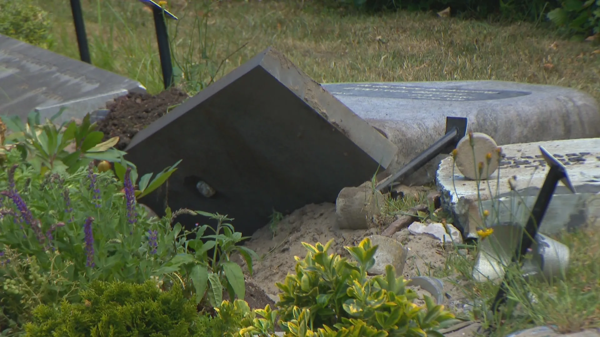 Doodgeschoten man richtte ravage aan op begraafplaats, ook kindergraf vernield: 'Extra zwaar'