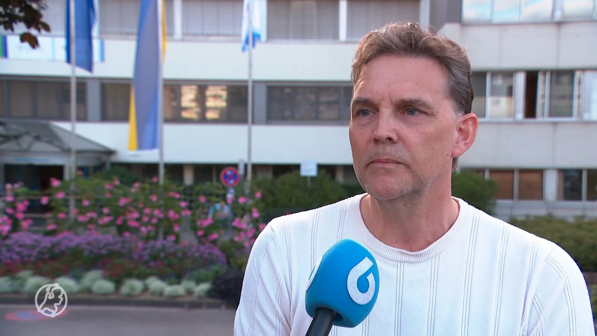 Auke krijgt telefoontje van familie uit Duits puinhotel: 'schoonvader, ga bidden'