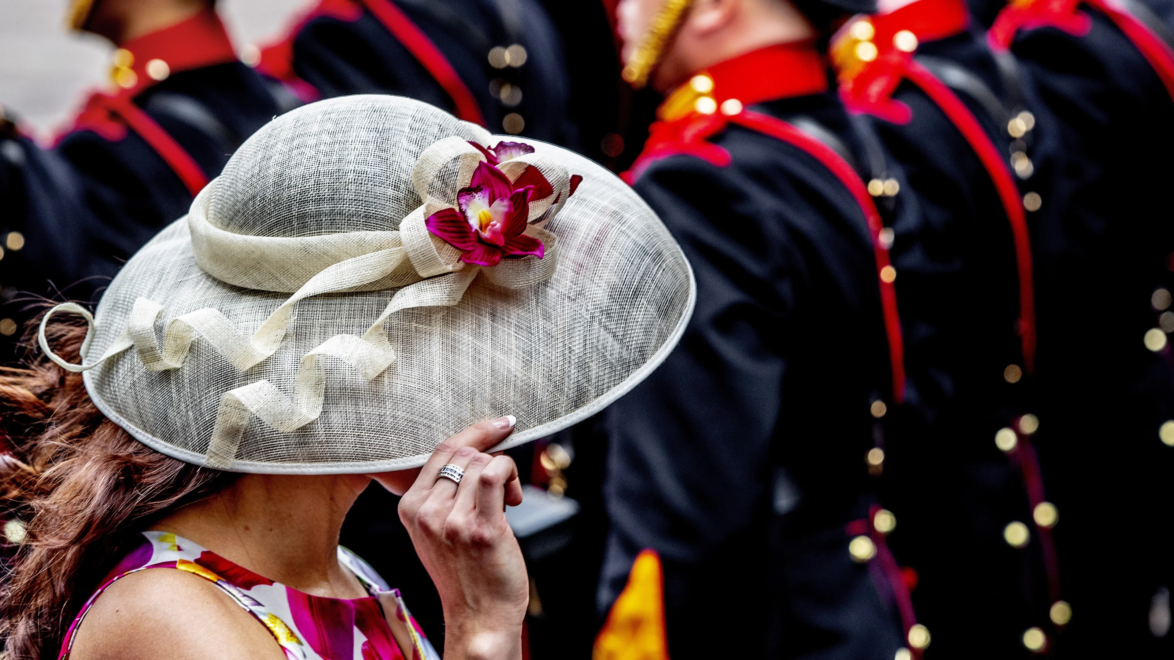 Houd je hoedje vast! Windstoten tot 70 km/u op onstuimige Prinsjesdag