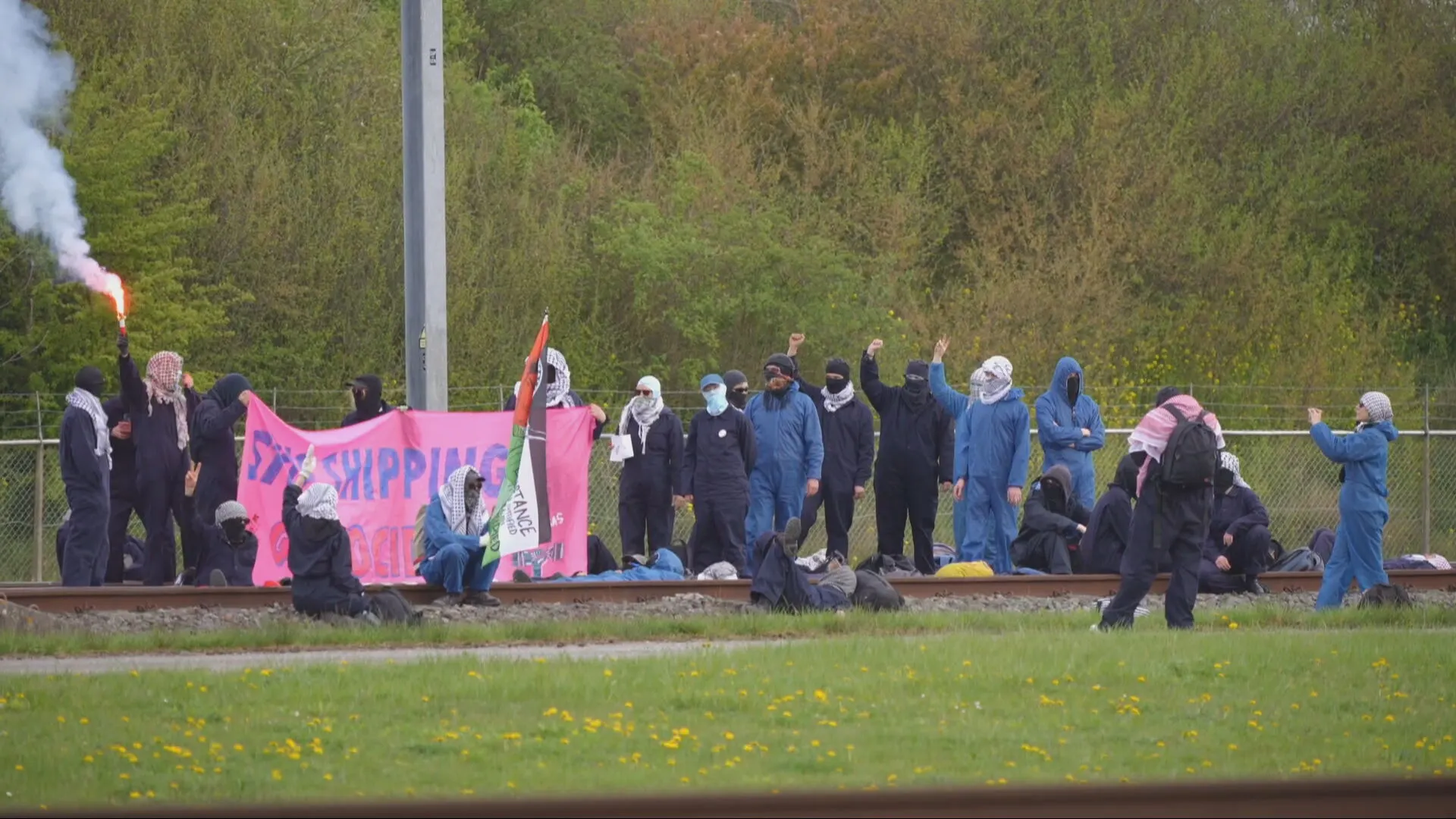 Actievoerders bezetten twee spoorlijnen Betuweroute