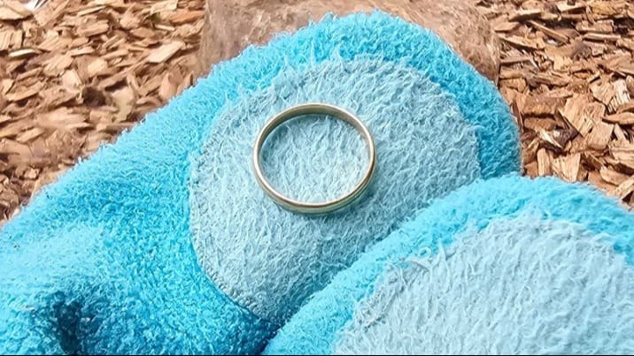 Wie is zijn trouwring verloren in de jungle van Almere? De ring is meer dan 50 jaar oud