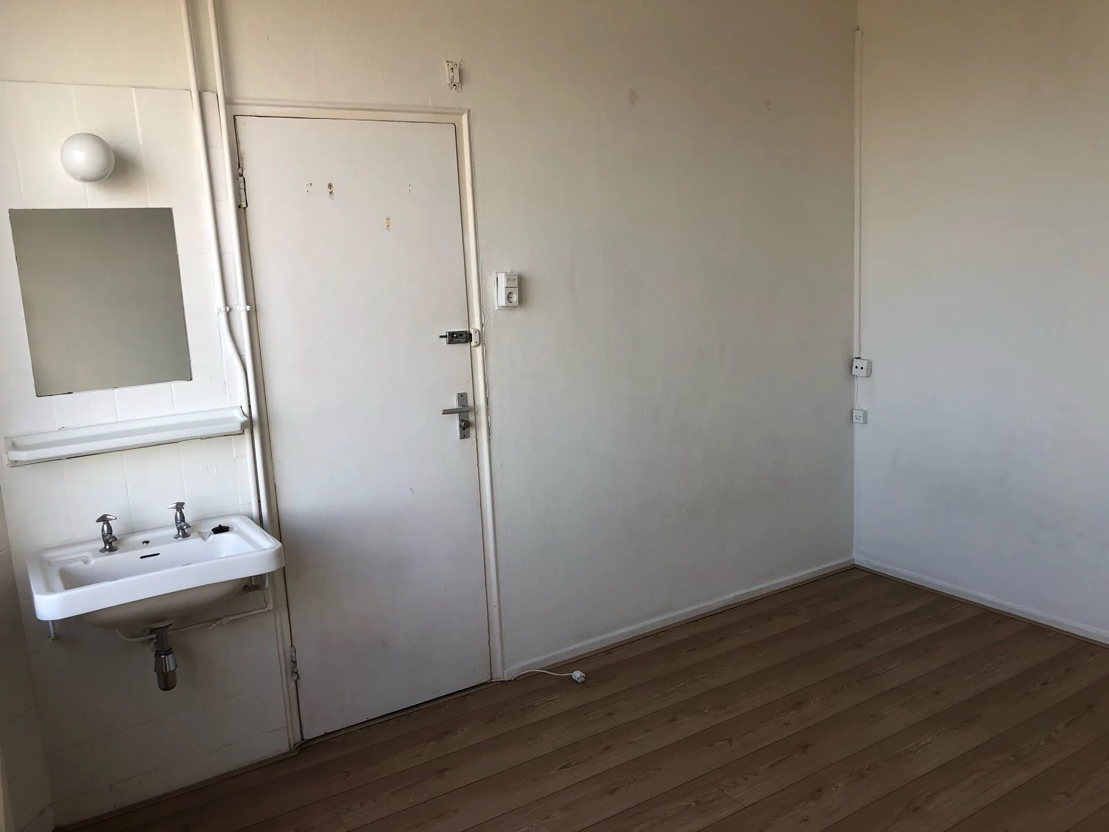 Gekte op de huizenmarkt: dit hok van 11m2 in Amsterdam kost een ton