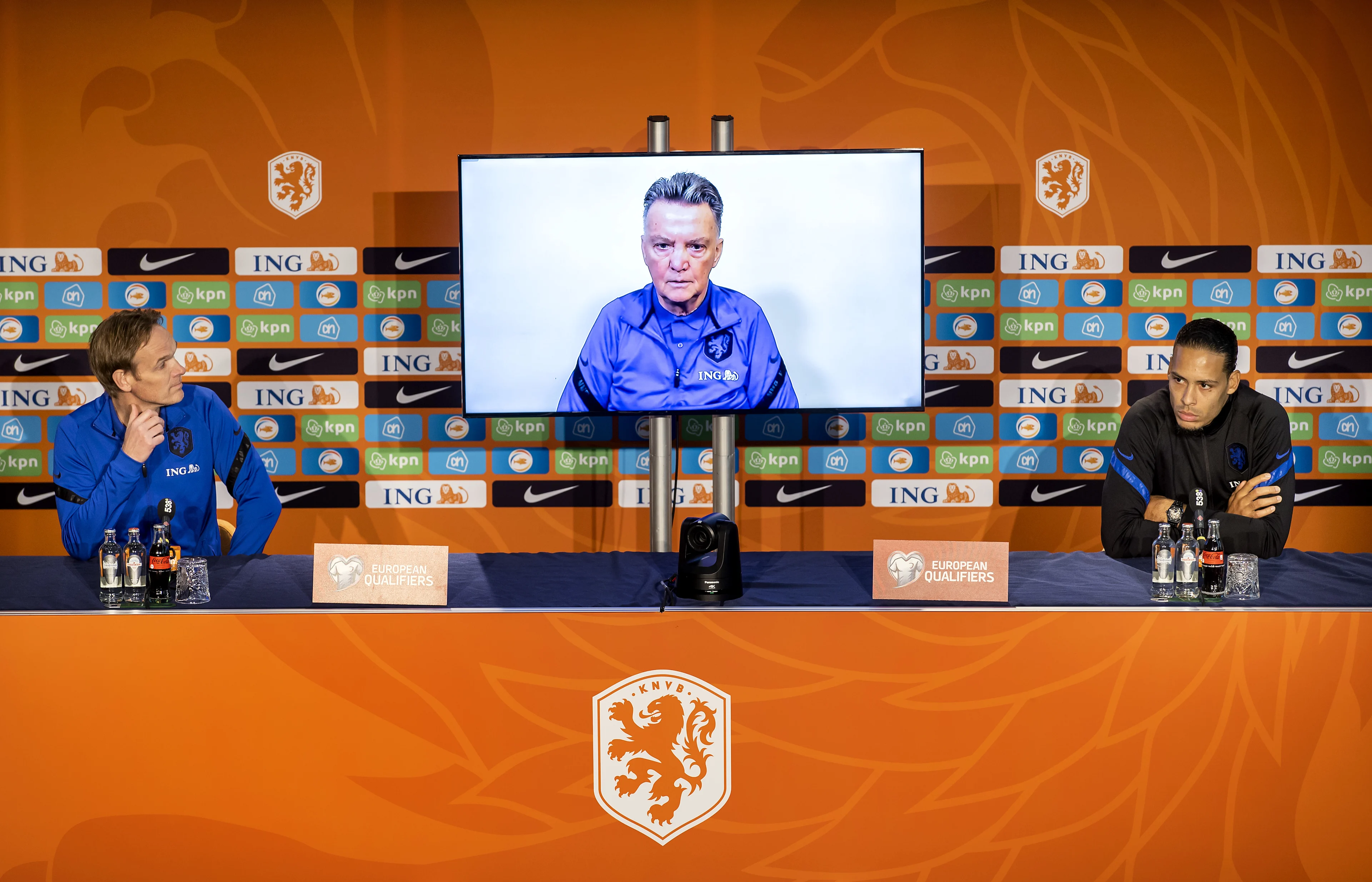 Geblesseerde Van Gaal gelooft in WK-kwalificatie van Oranje