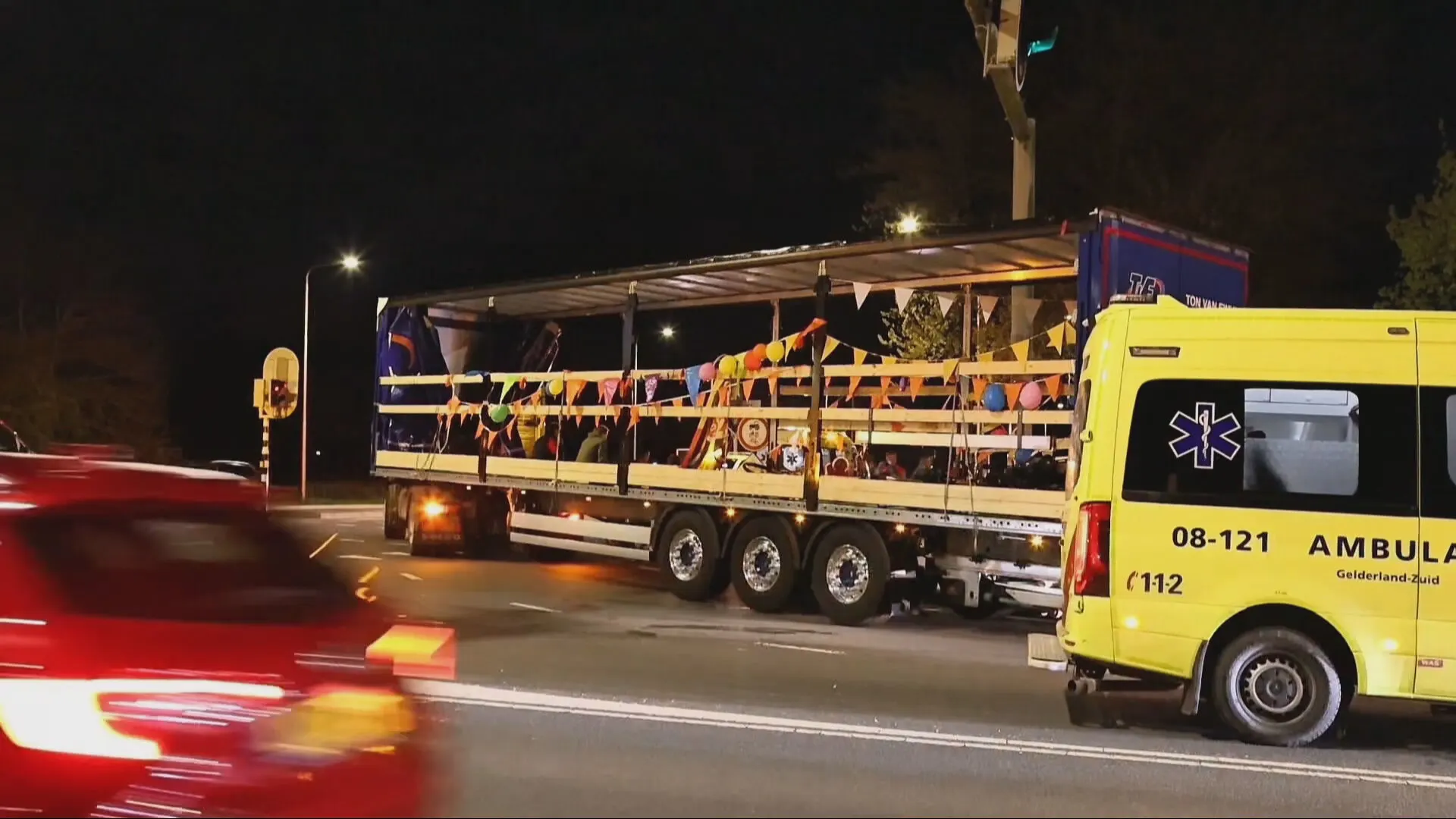 Meerdere mensen in feestkar gewond