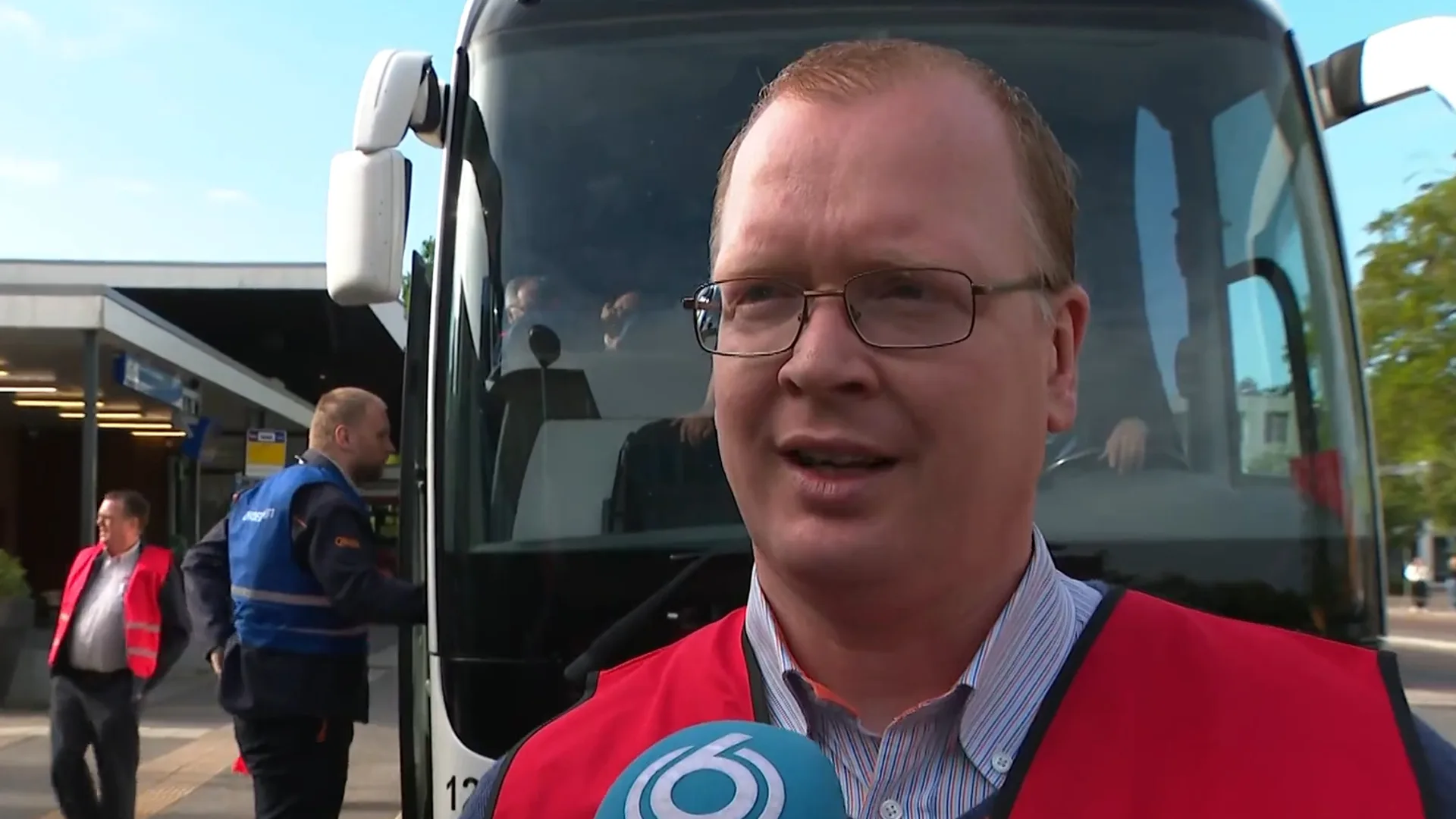 Buschauffeurs staken voor hoger salaris: 'We zijn niet tevreden'