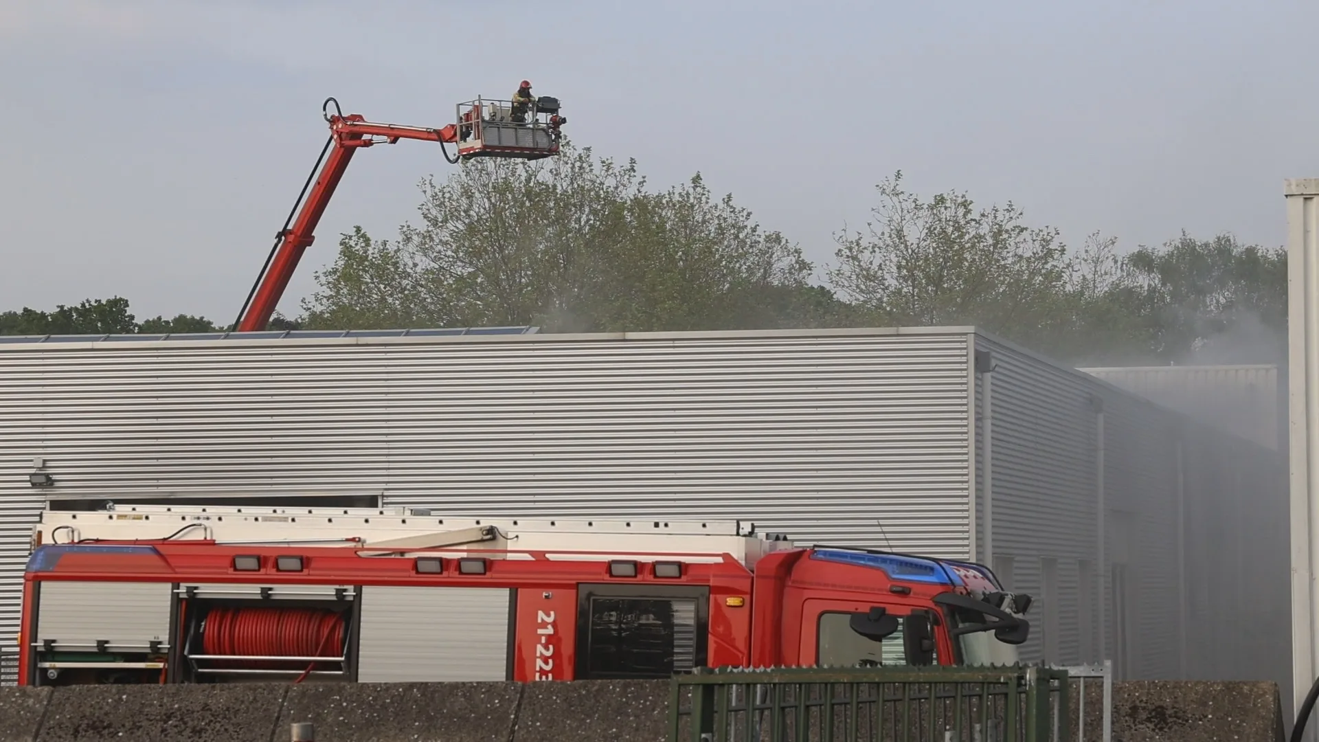 Zeer grote brand in bedrijfspand in Best