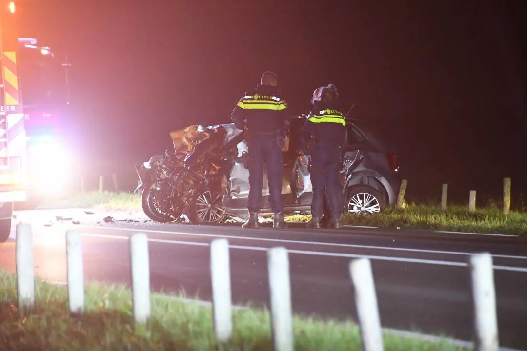 Heftig ongeval op N59 in Zeeland: dode en zwaargewonde bij botsing auto's