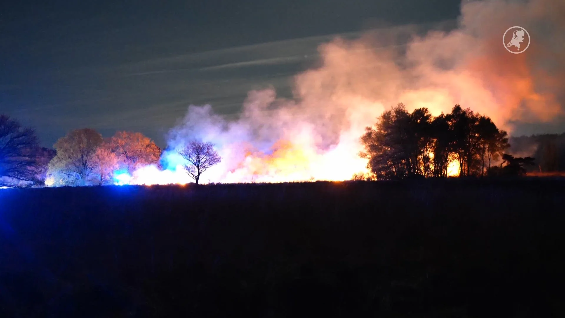 Grote brand op defensieterrein Assen, NL-Alert verstuurd