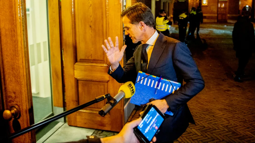 Valt het kabinet over de toeslagenaffaire? 'We praten vrijdag verder'