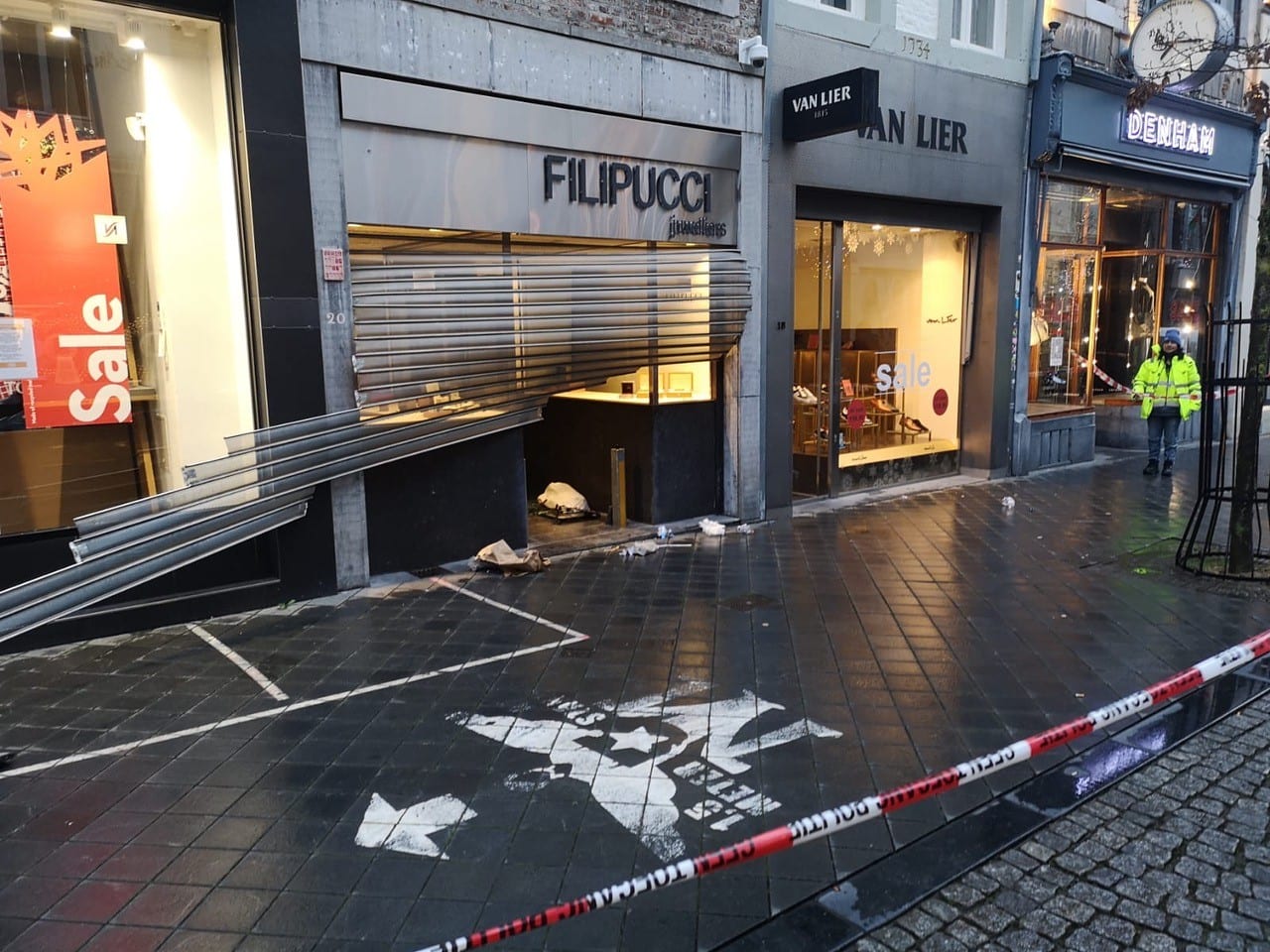 Sieraden buitgemaakt bij ramkraak in Maastricht