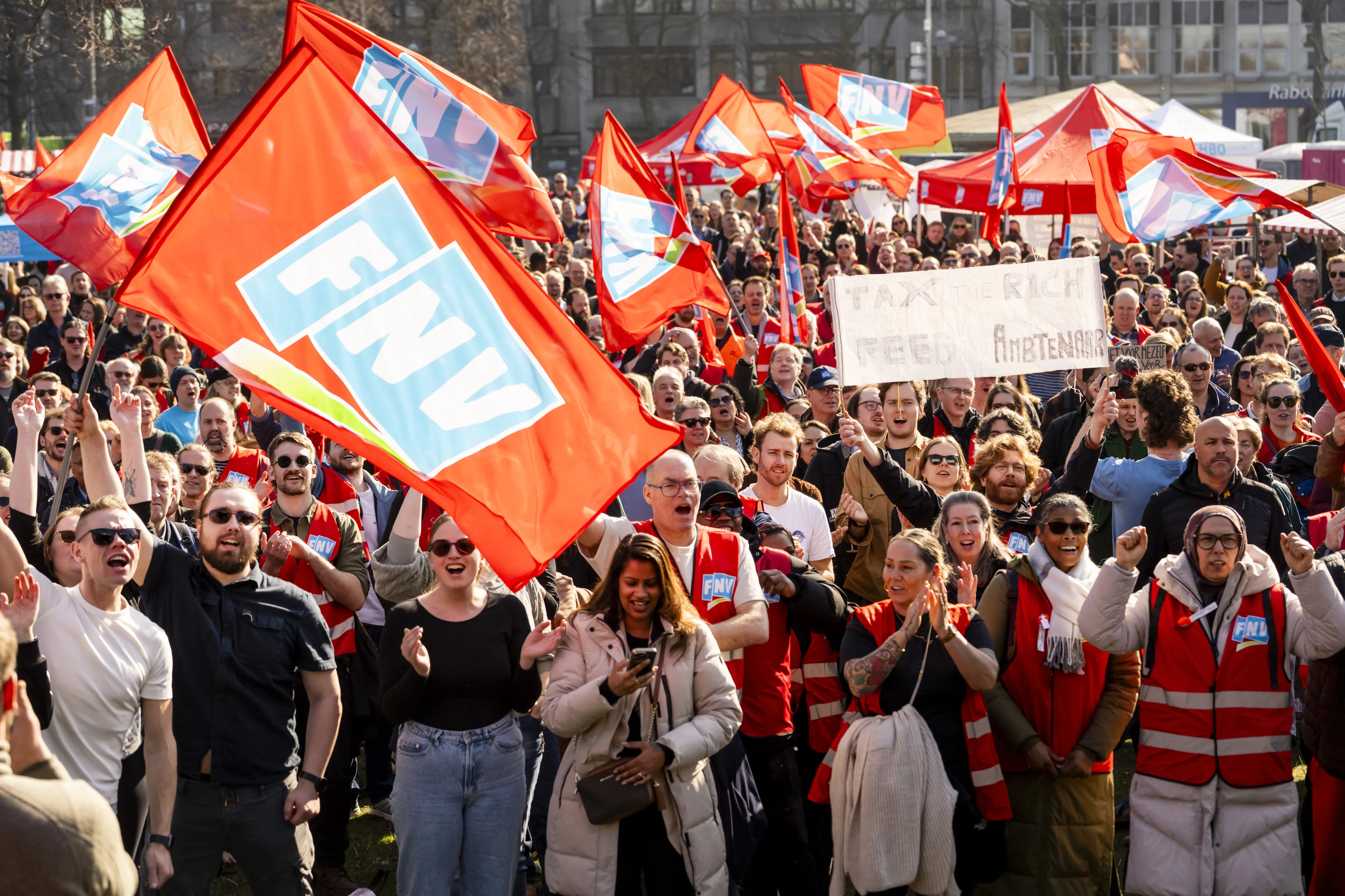 Cao-overleg tussen overheid en rijksambtenaren hervat na stakingen