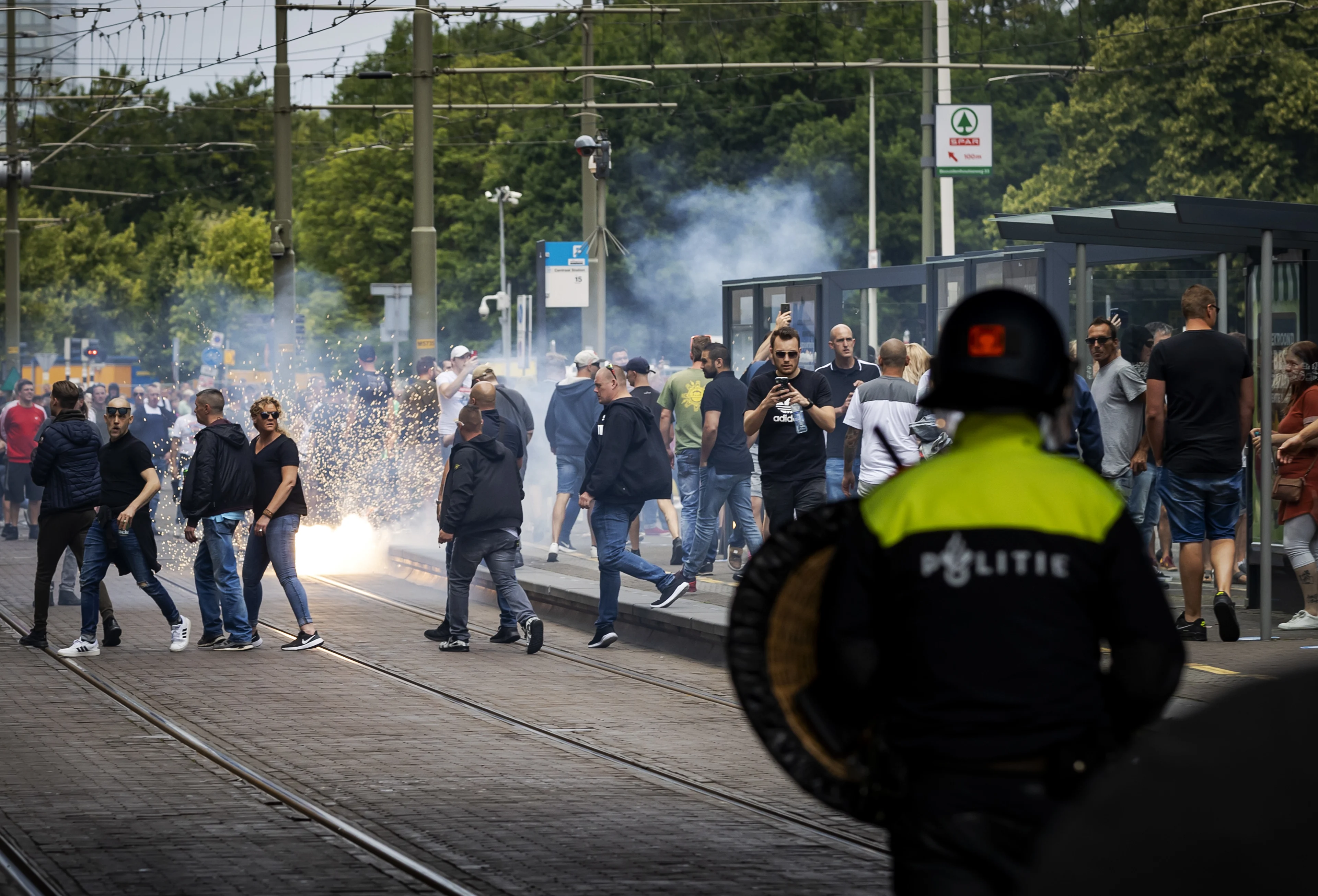 Ongeveer vierhonderd mensen opgepakt bij demonstratie Malieveld