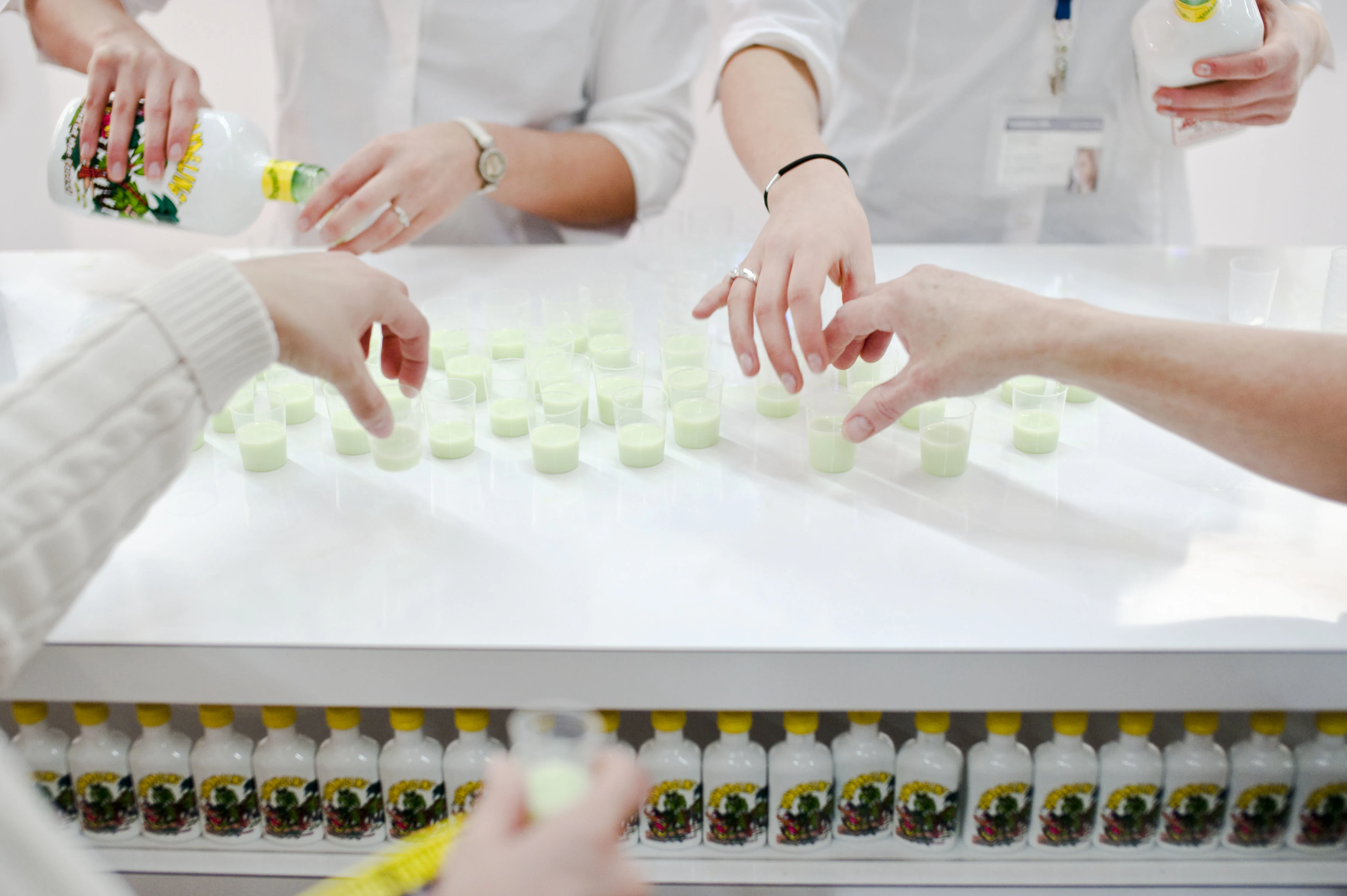 Bredanaar sloopt ruit slijterij, mishandelt ooggetuige en neemt de benen met Boswandeling