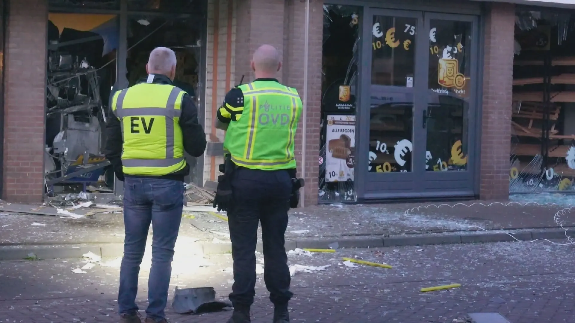 Grote ravage na plofkraak bij geldautomaat in Helmond