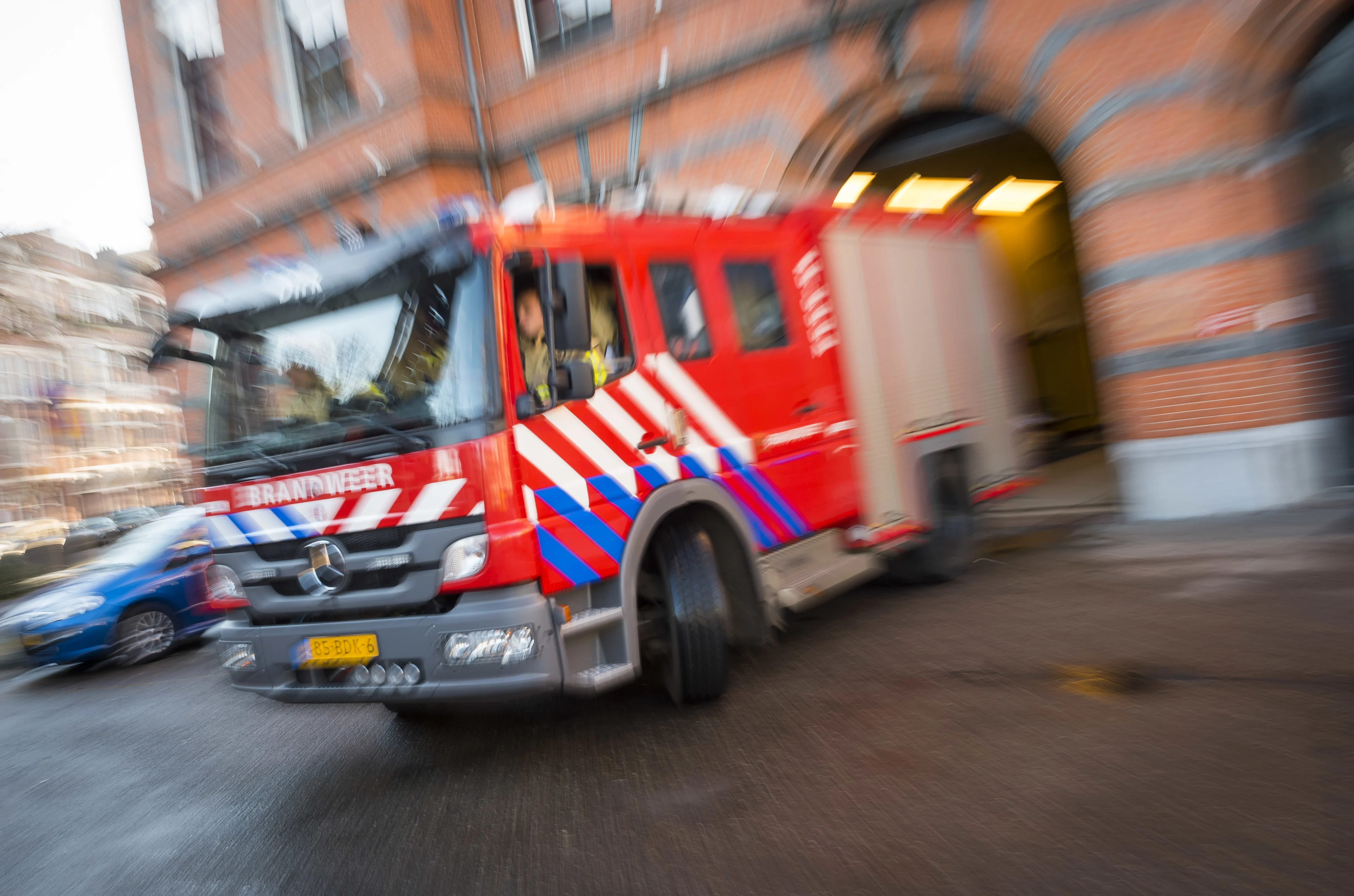 Grote brand legt autoschadebedrijf volledig in as