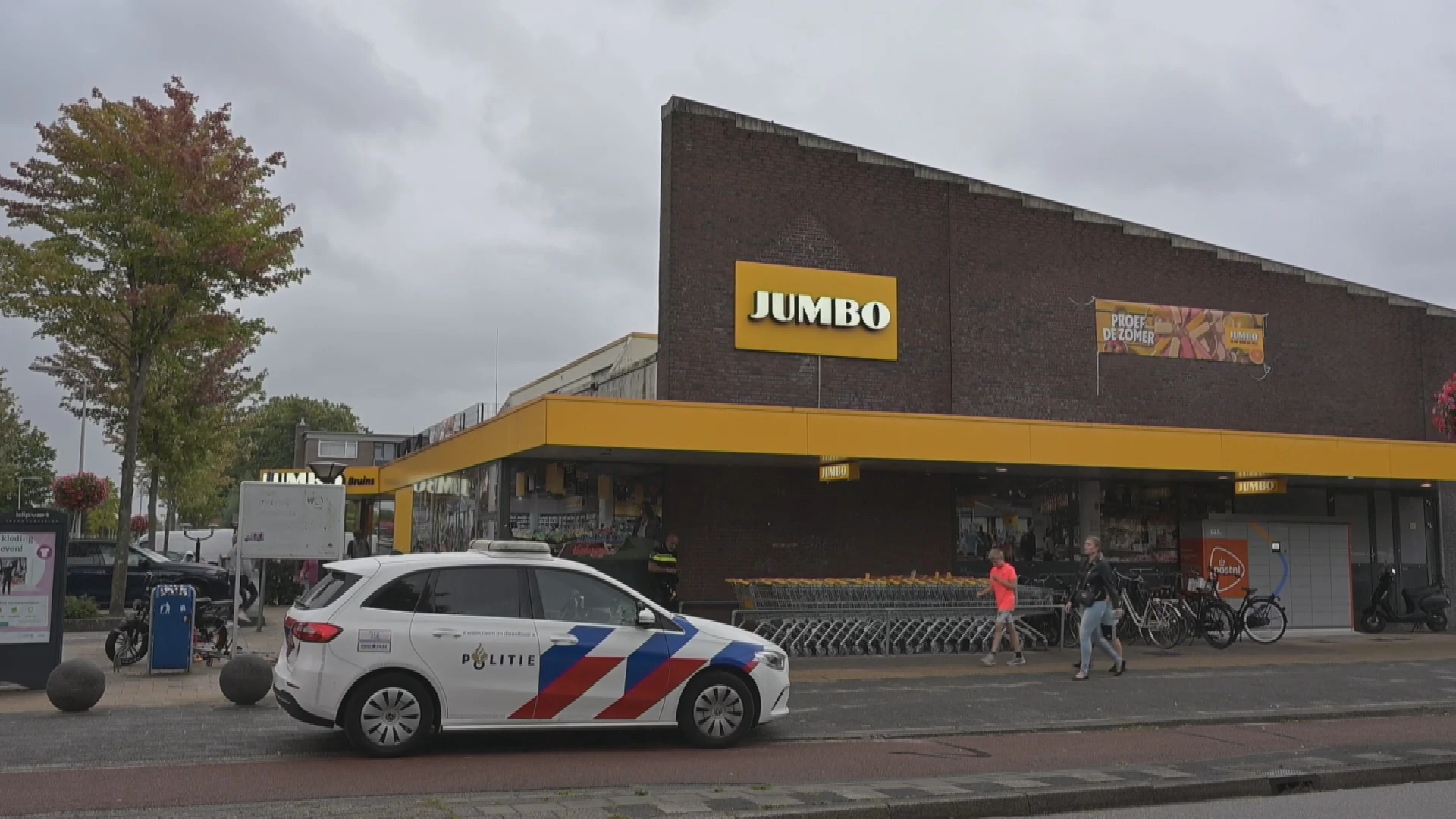 Minderjarig meisje neergestoken bij supermarkt in Capelle aan den IJssel