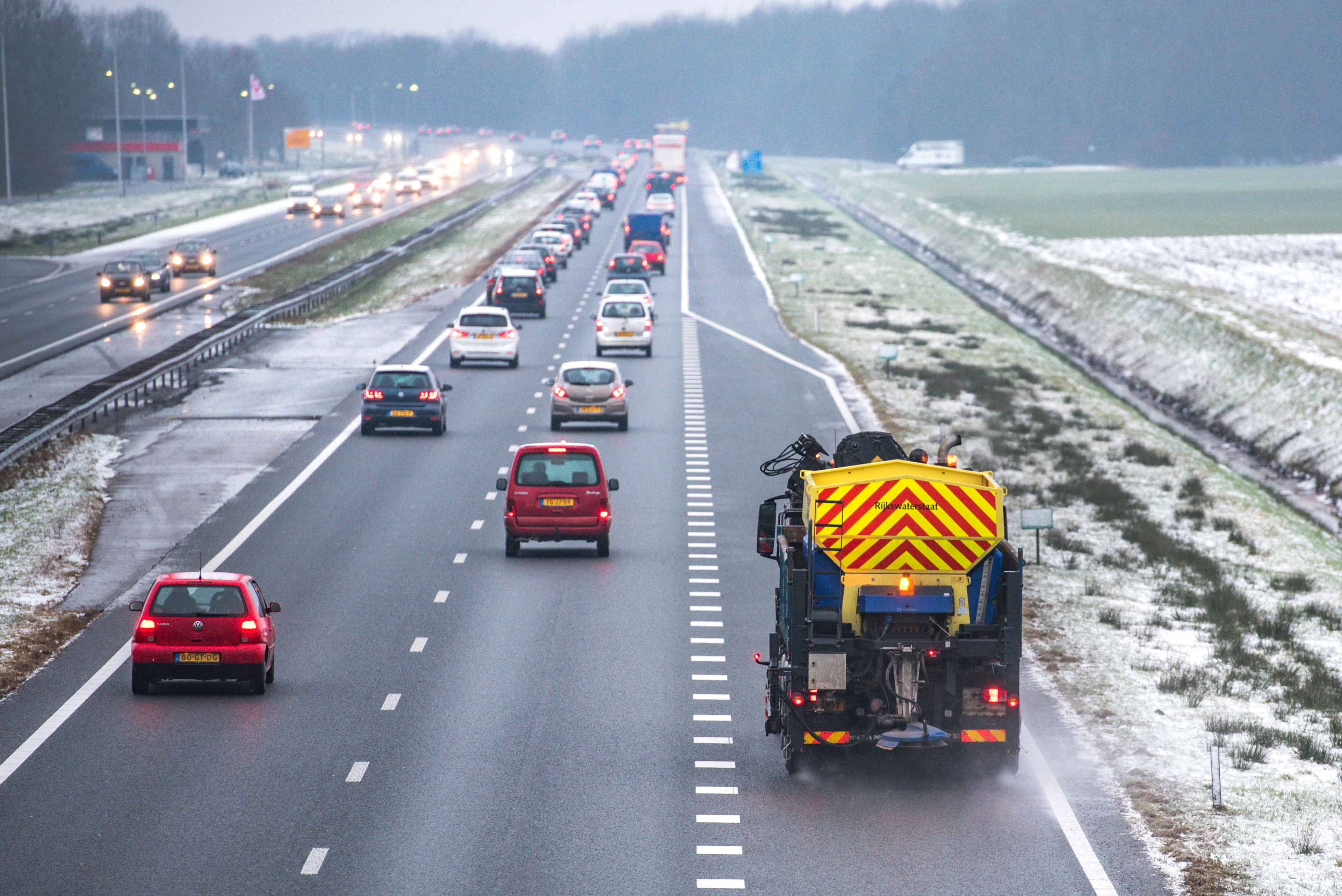Opnieuw code geel in Noordoost-Nederland, gladheid door sneeuwval