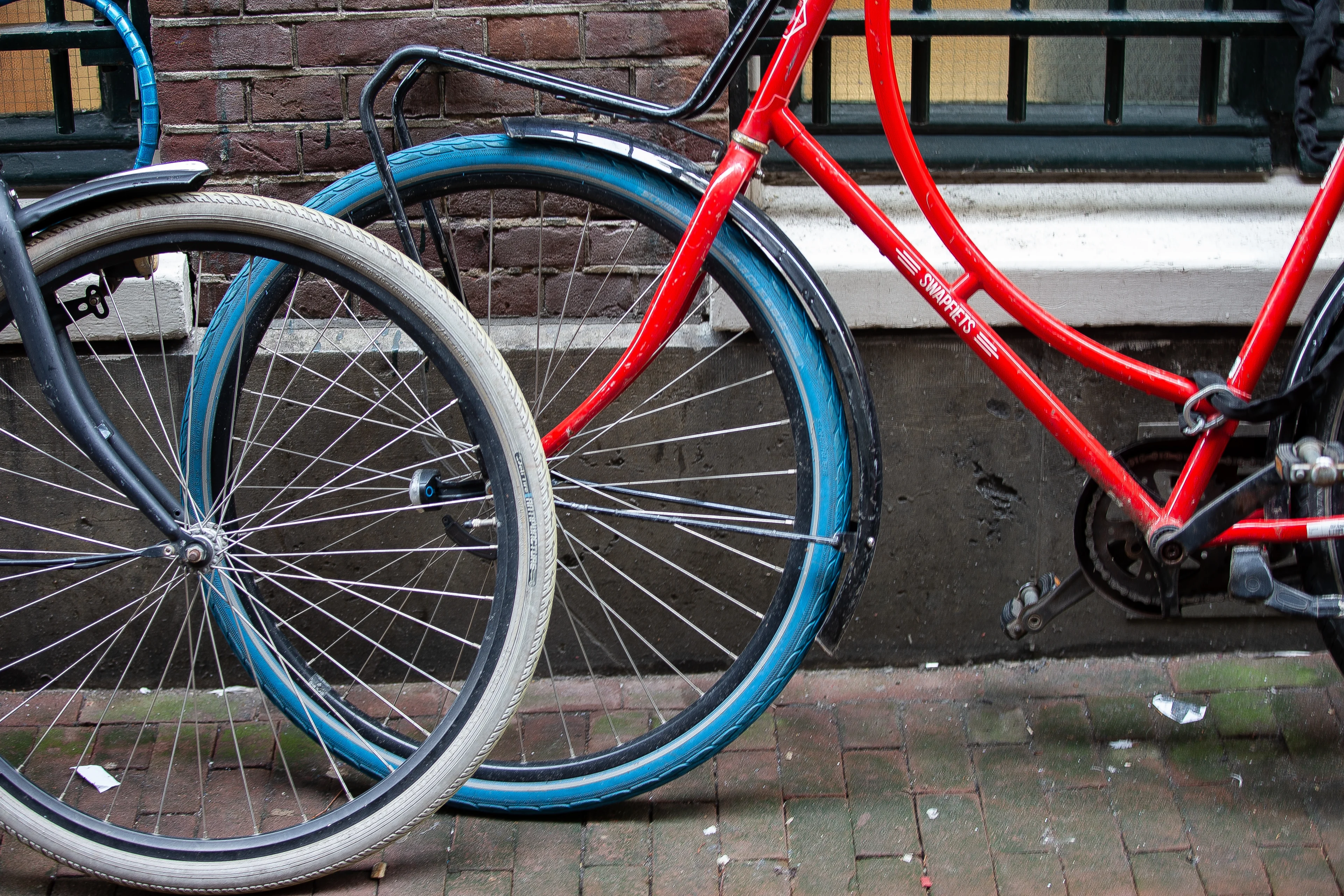 Swapfietswinkel in Amsterdam beklad: 'Koop gewoon je eigen fiets'