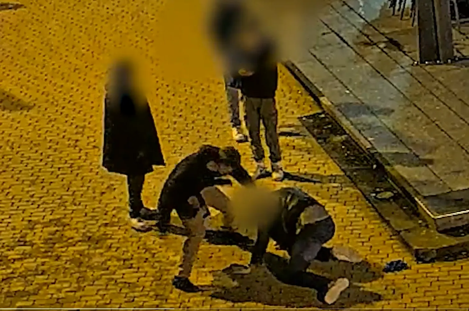 Man (27) wordt mishandeld wakker in ziekenhuis, politie zoekt dader