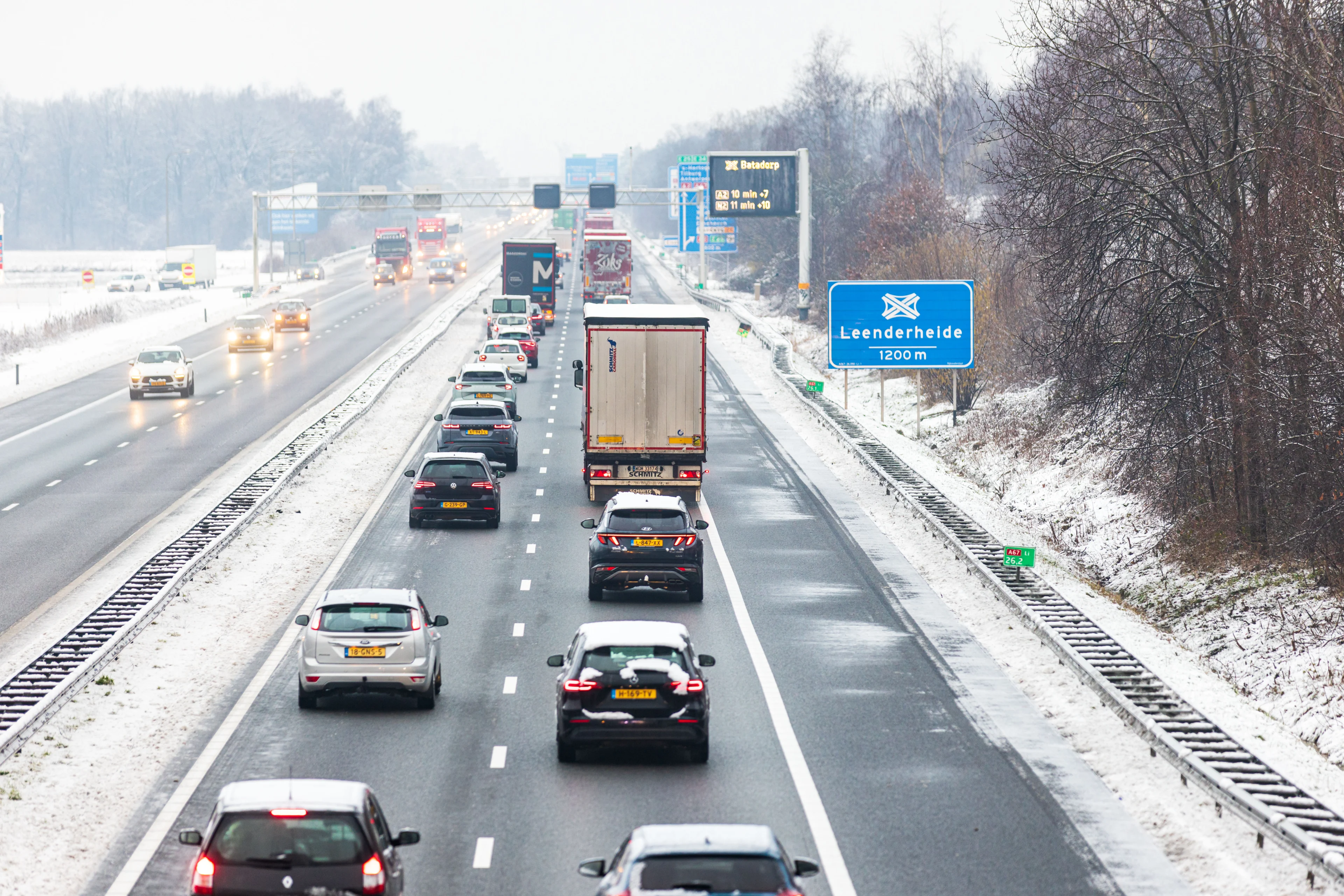 Winterse buien zorgen voor langzaam rijdend verkeer in het land