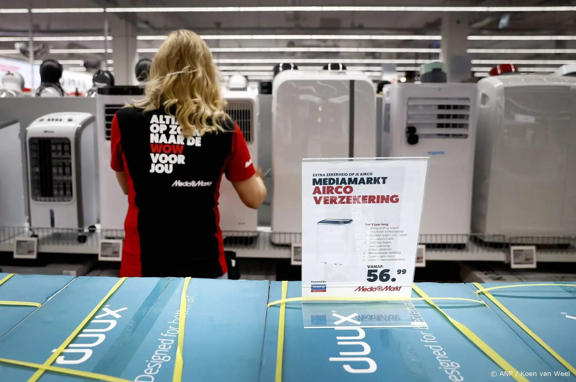 Het is heet en dus kopen we ventilatoren, airco's en koelboxen 