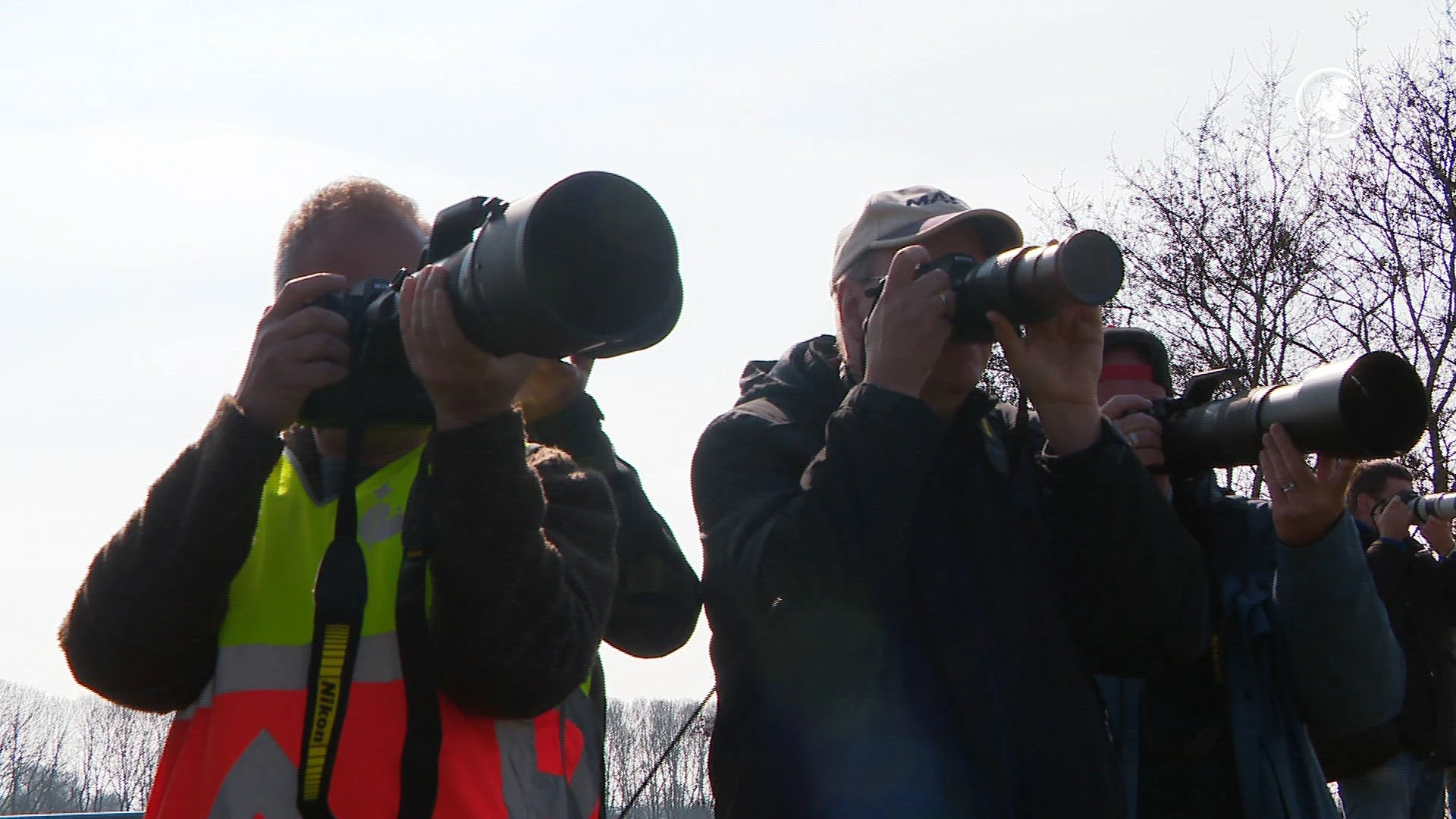 Enthousiaste vliegtuigspotters verwelkomen Ramstein-vliegtuigen