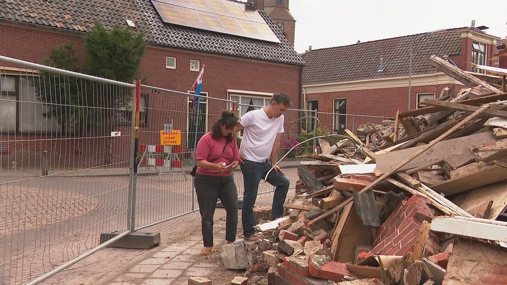 Ruben en Sascha ontroerd door steun van dorp na verwoestende brand Eenrum