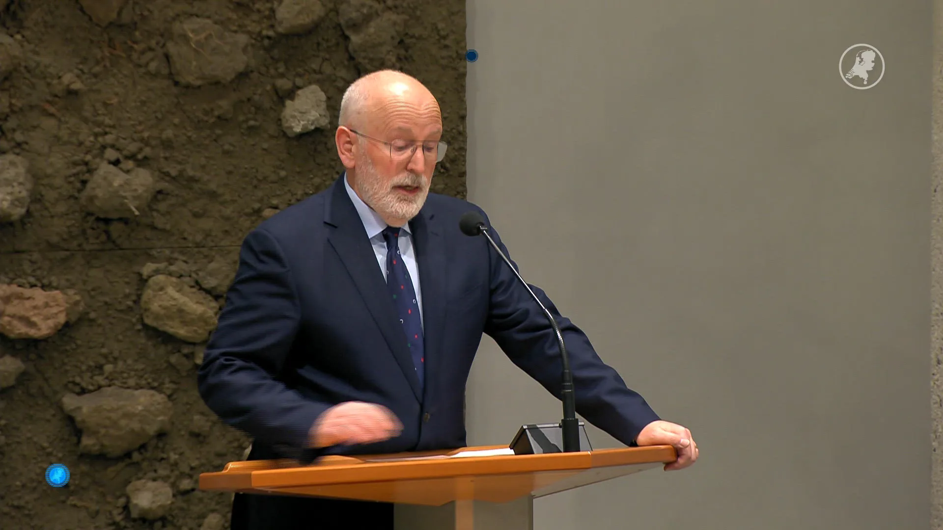 Groot deel oppositie dient motie van wantrouwen in tegen Faber