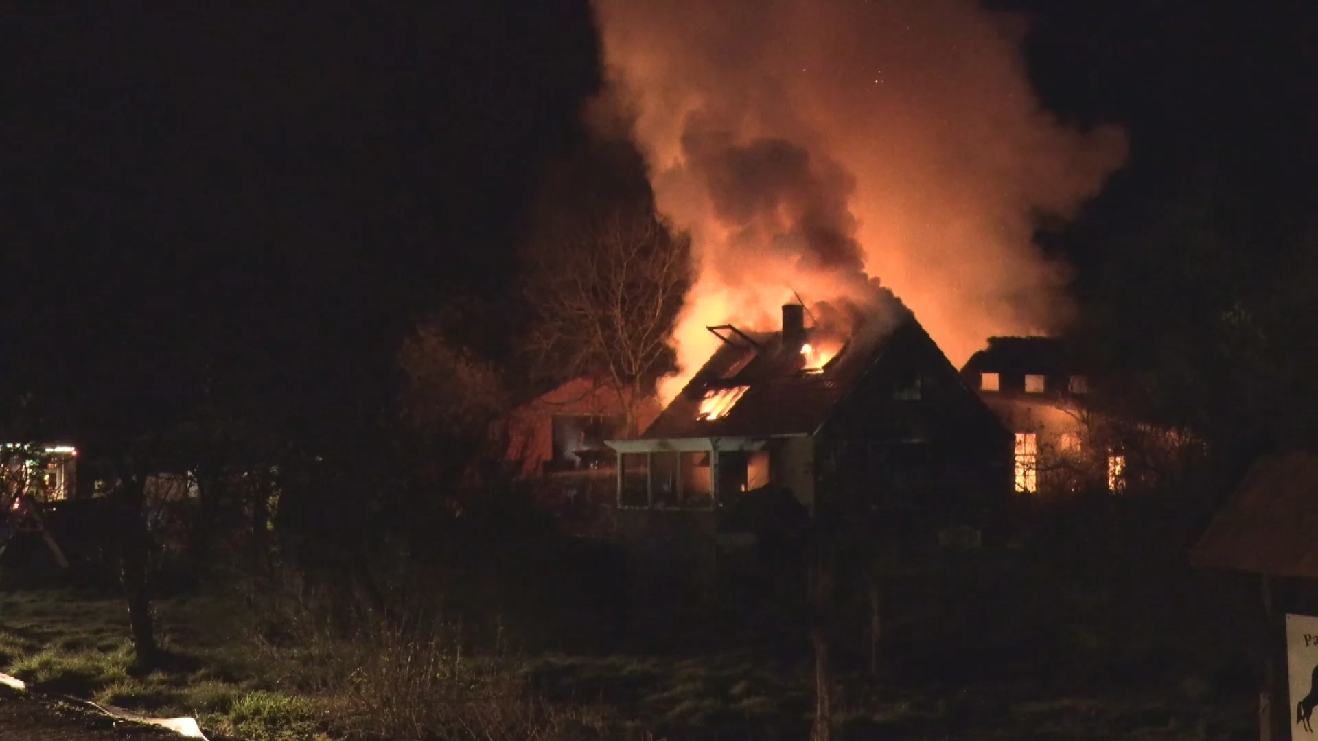 Uitslaande brand verwoest woonhuizen in Aalten