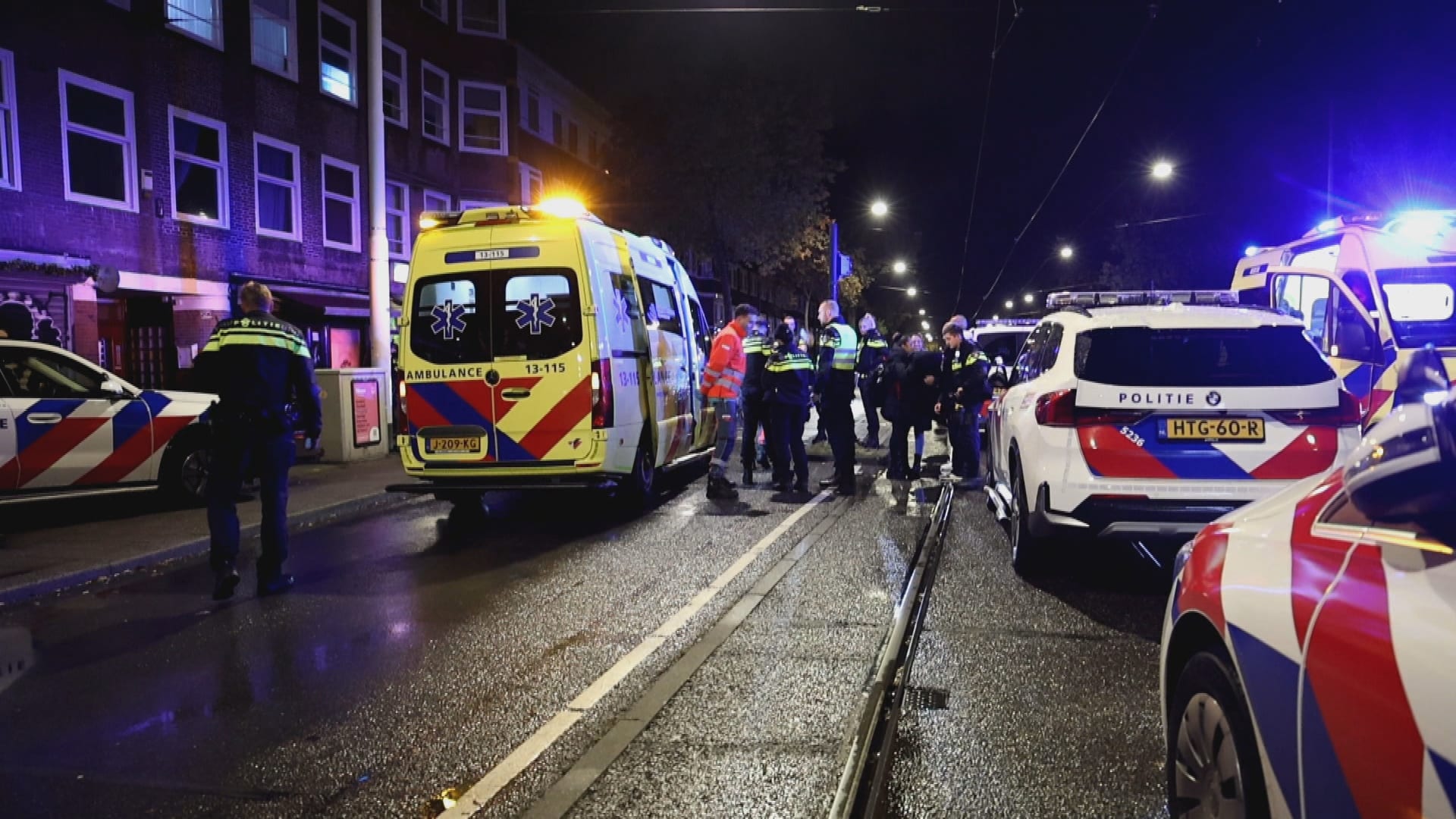 Twee mensen neergestoken bij steekpartij in Amsterdam