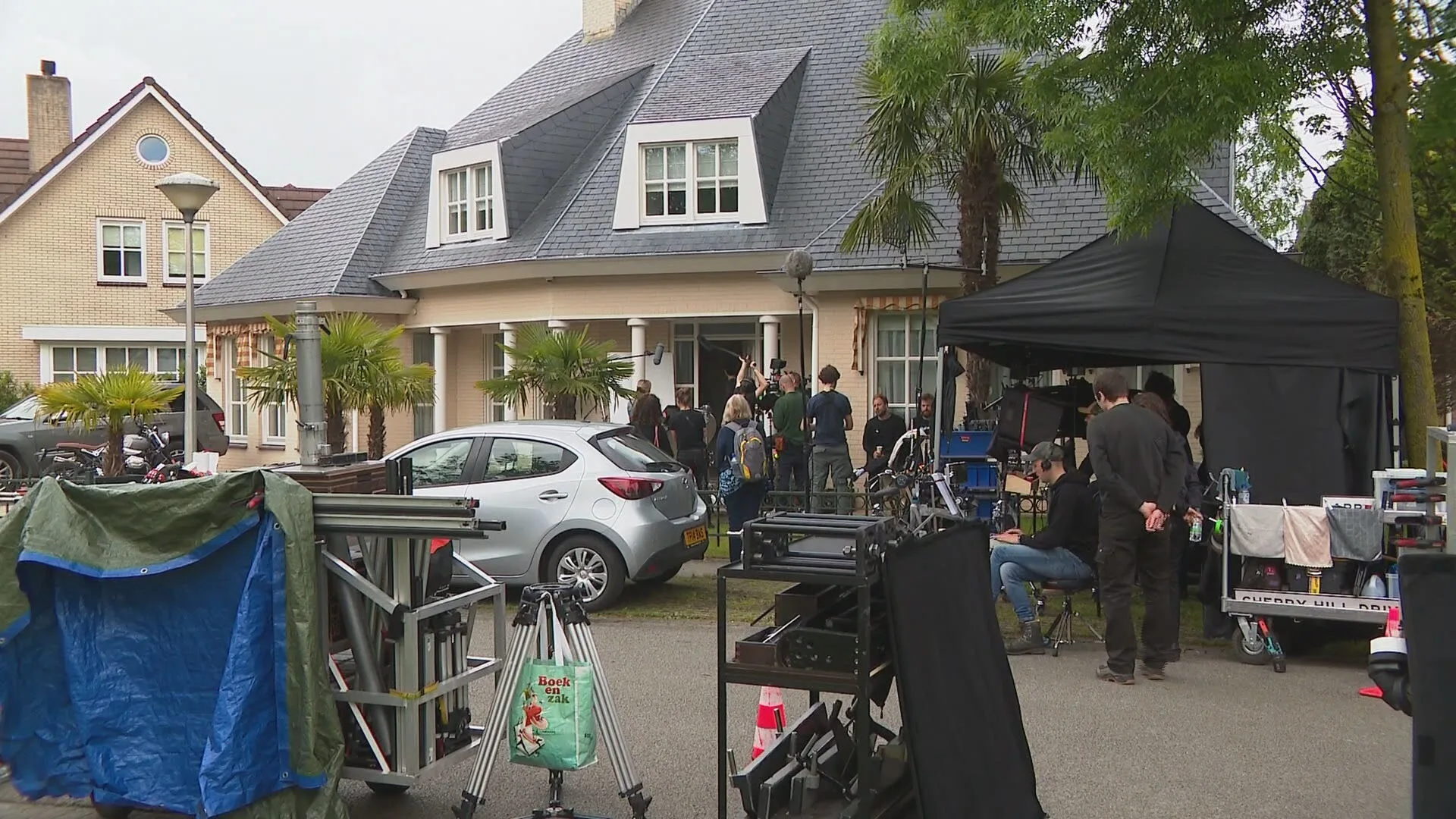 CUT! Hollywoodsterren lopen door Eindhovense wijk voor opnames, maar niet iedereen is blij