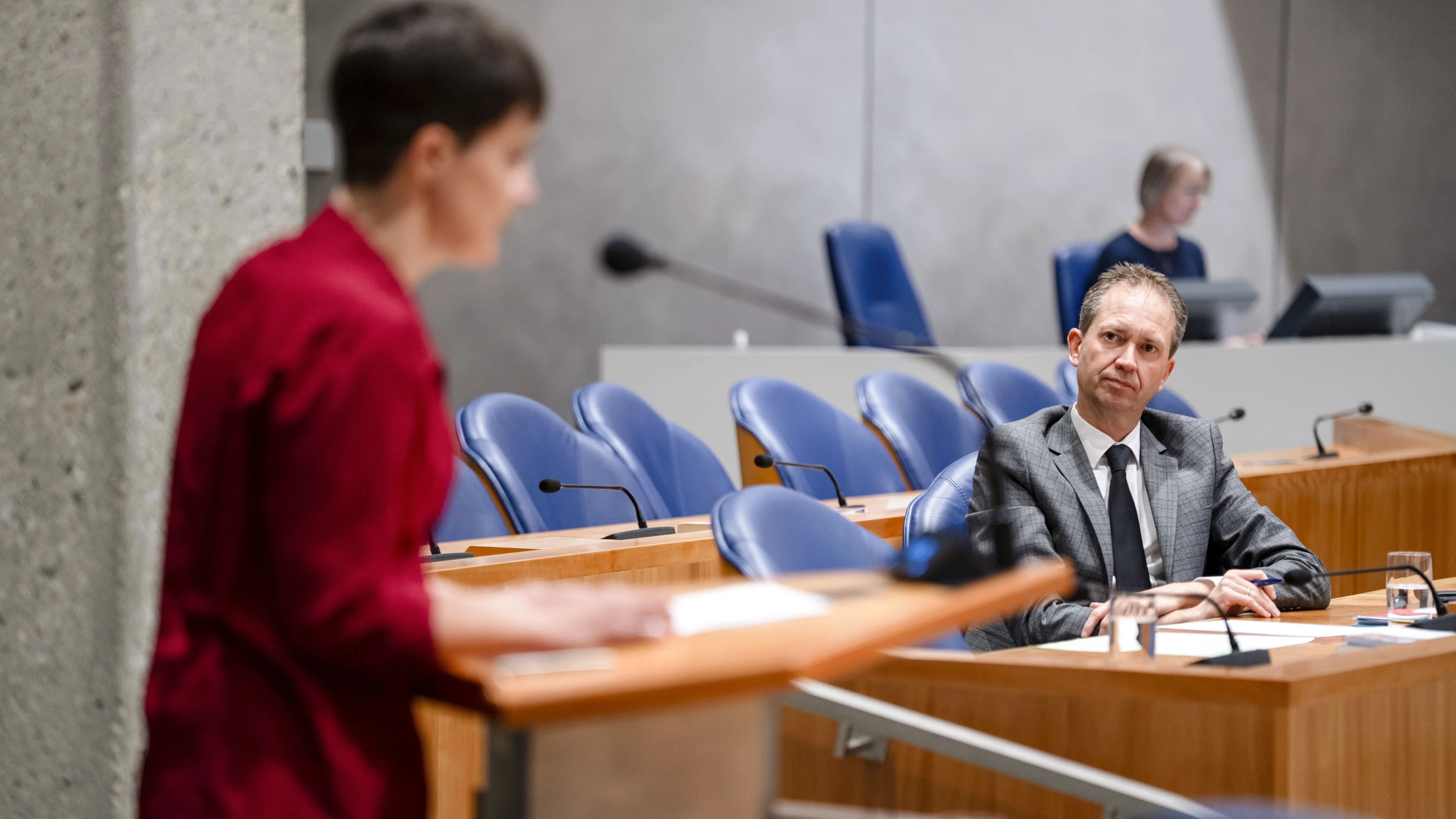 Minister Van Hijum ontraadt pensioenplan NSC tijdens fel debat