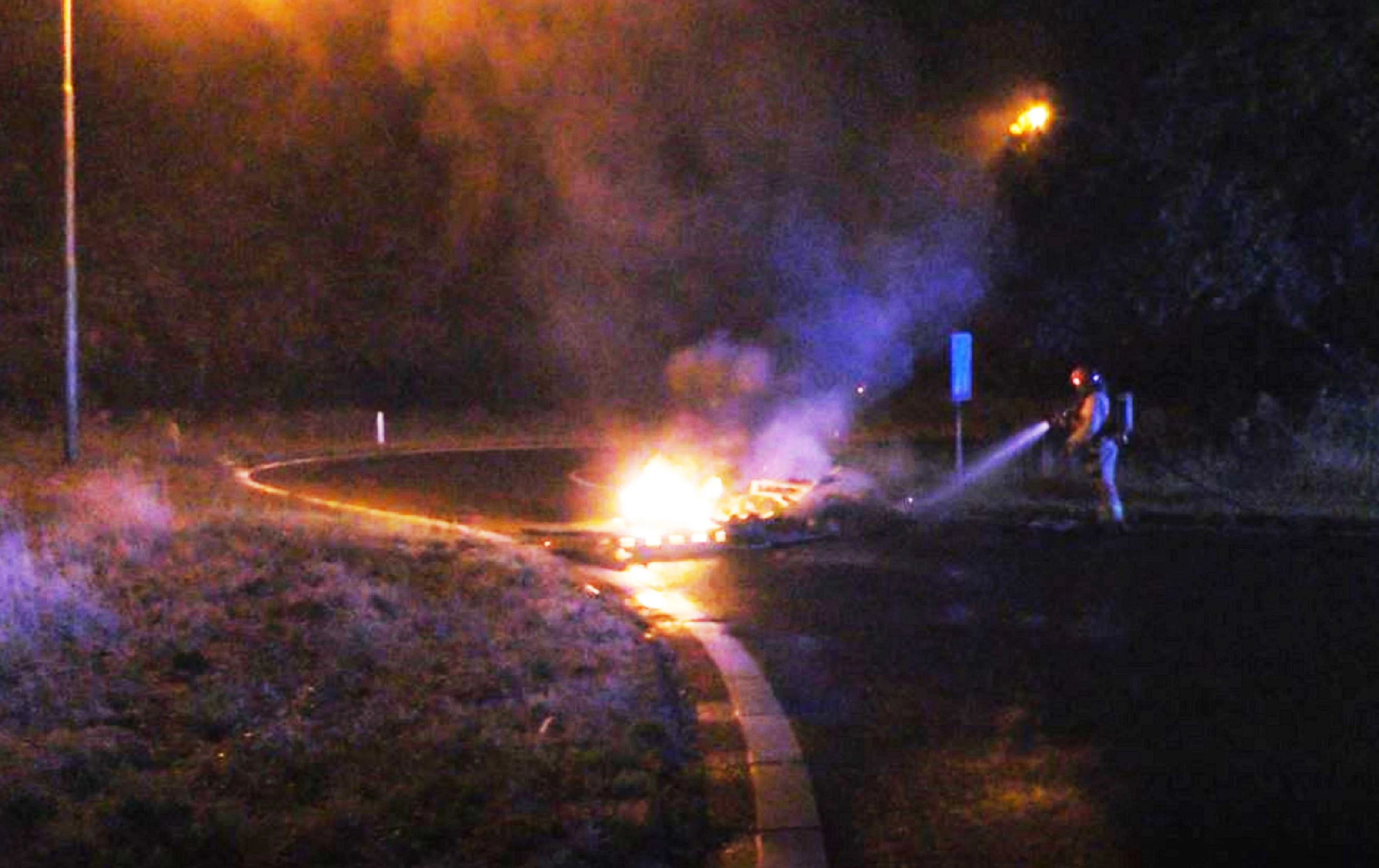 Boeren dumpen afval en stichten brand op A7, afrit Marum afgesloten