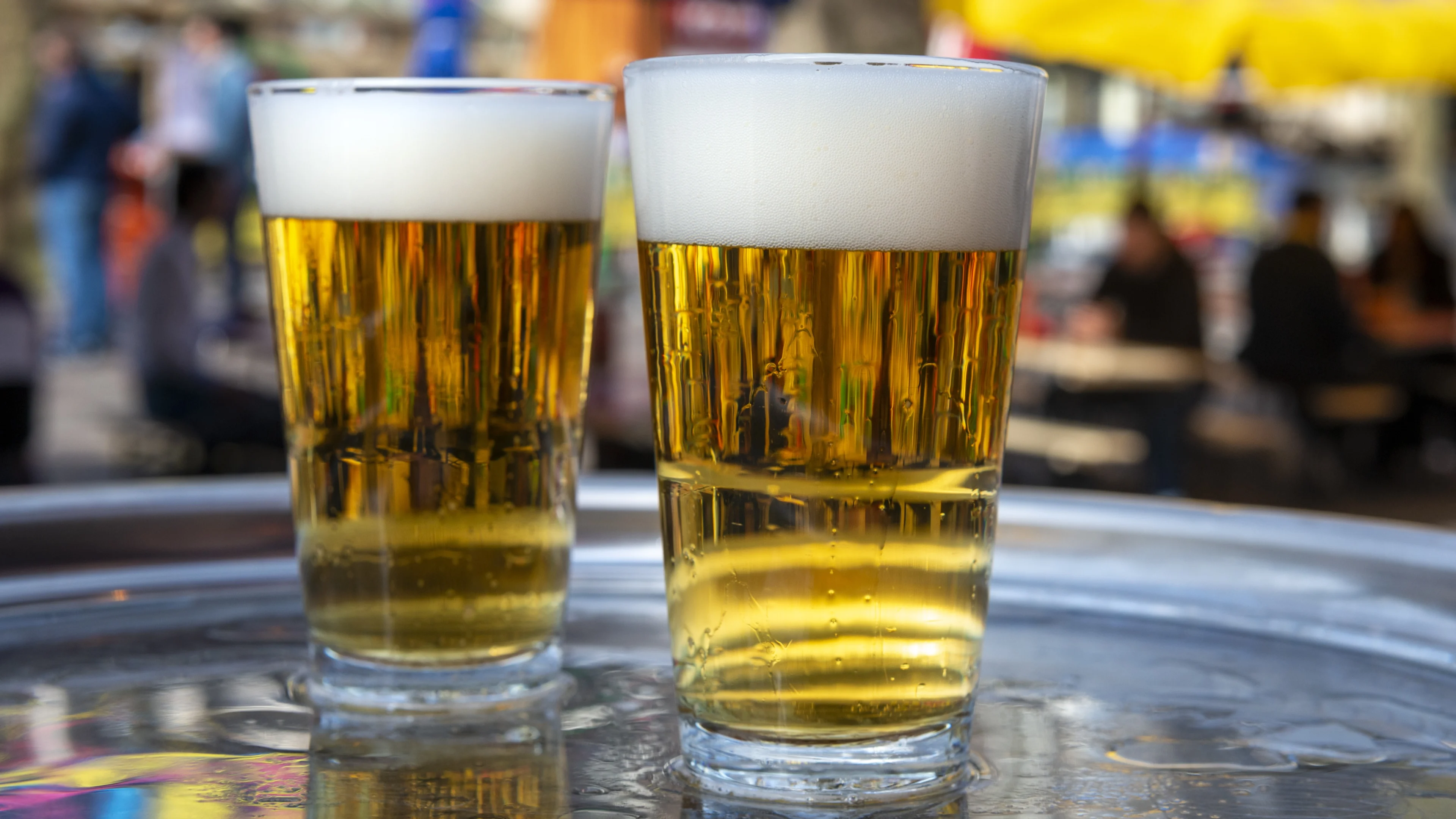 Biergiganten kunnen prijzen blijven verhogen, want de Nederlander blijft het kopen