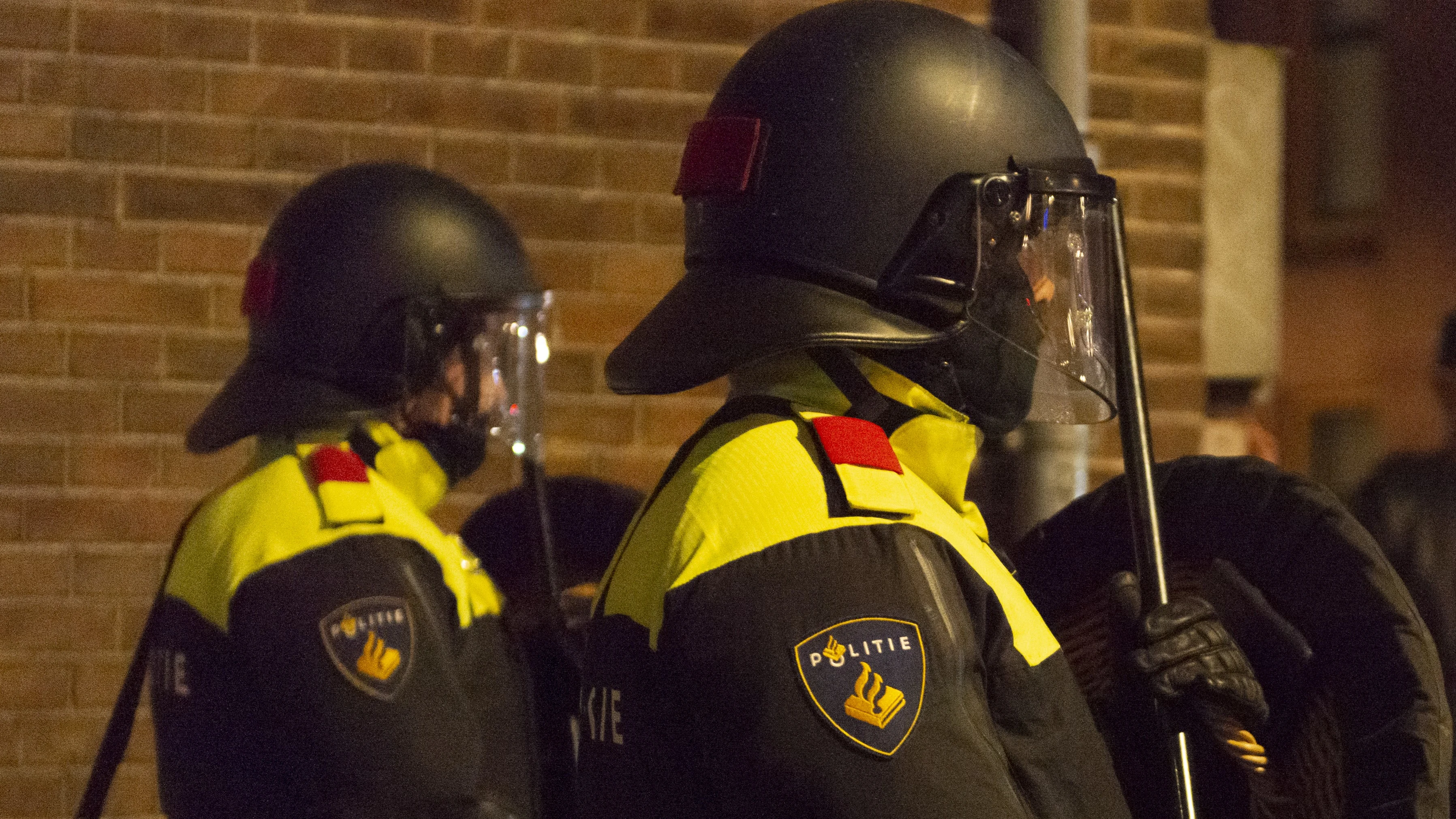 ME in actie tegen rellende 12 tot 14-jarigen in Moordrecht: 'Houd je kinderen thuis'