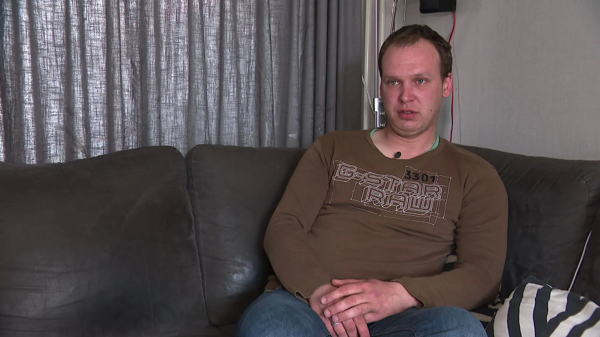 Persfotograaf die met auto en al in sloot werd geramd door shovel doet aangifte van poging tot moord