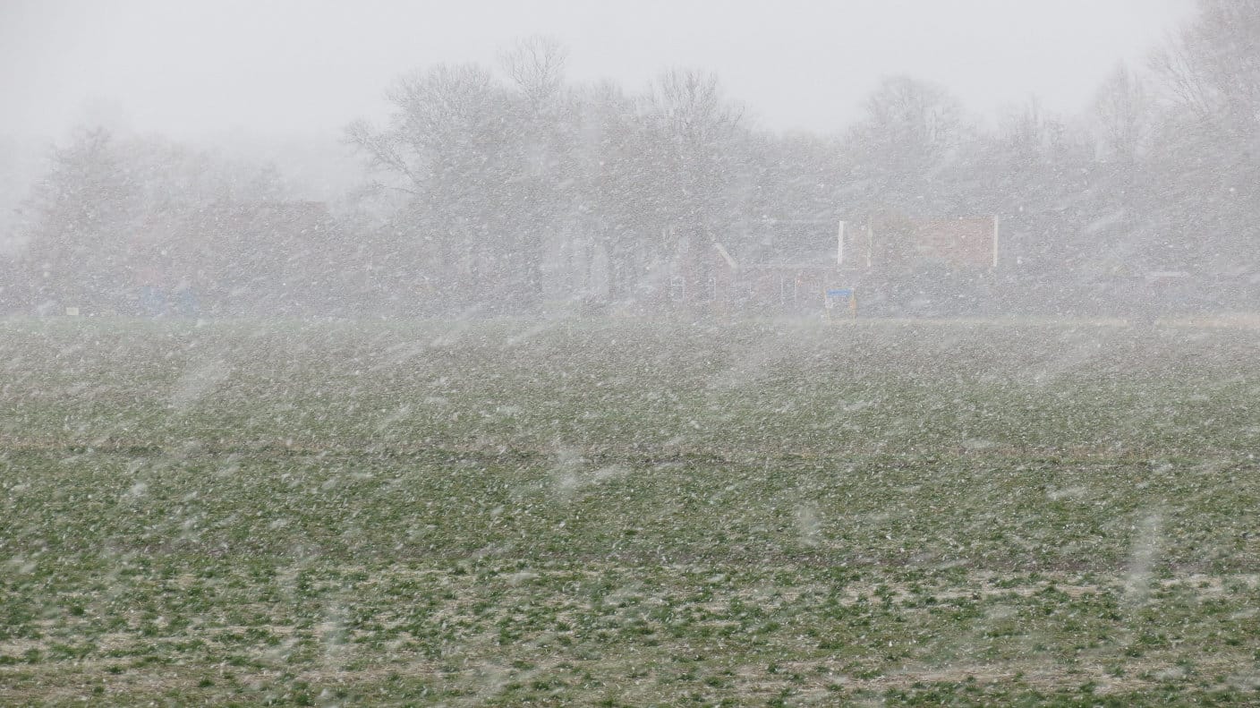 Vanavond code geel: oppassen geblazen door harde wind en winterse toestanden