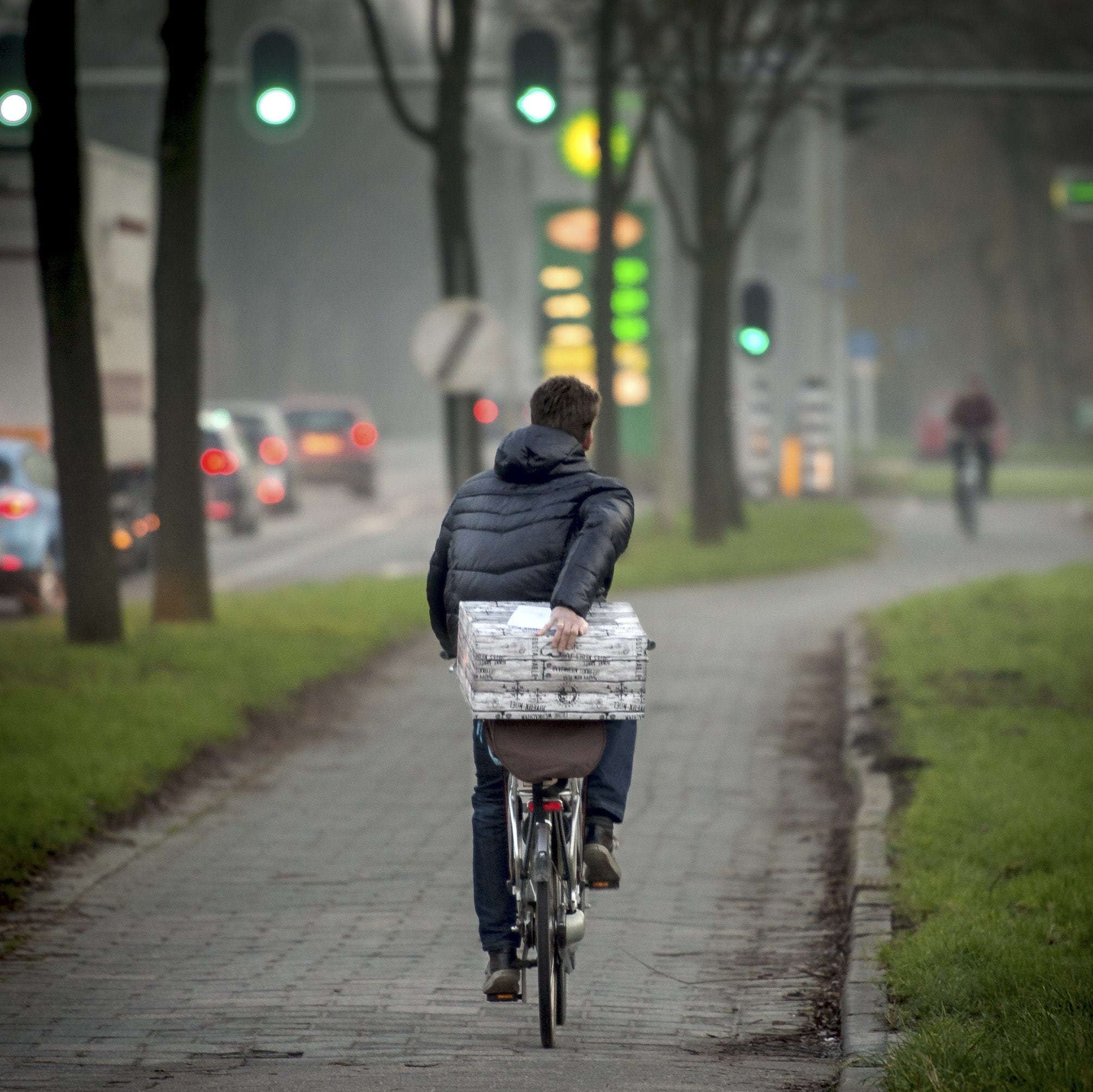 Agent blijft achter met glassplinters in gezicht en pijnlijke kaak na mishandeling in Breda