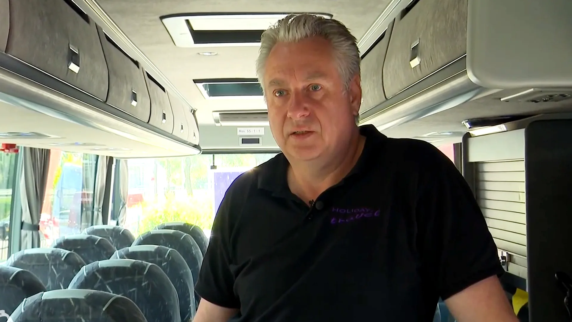 Asielzoekers plunderen bus van Michel tijdens rit: 'Ik had knikkende knieën'