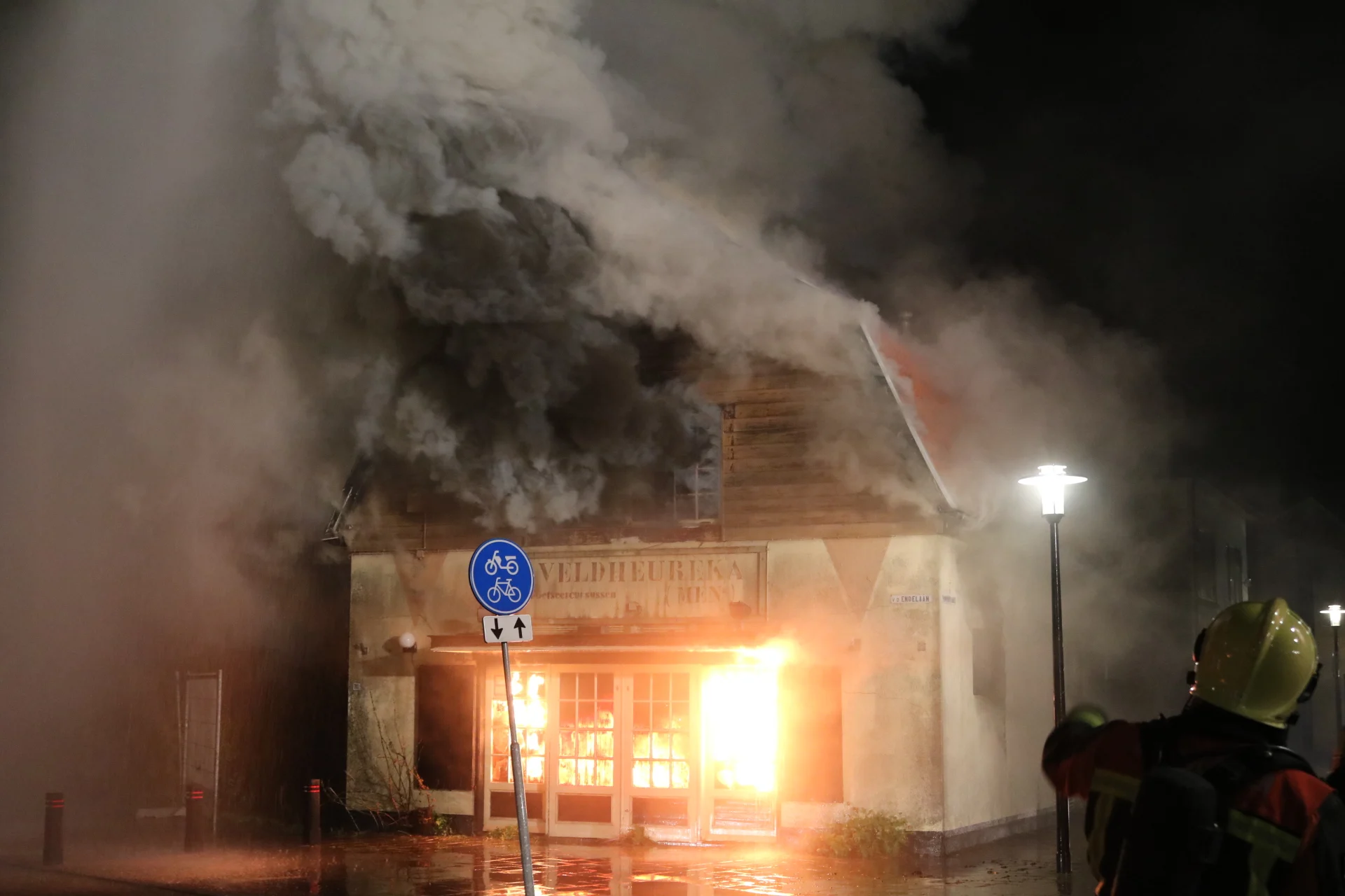 Grote brand verwoest voormalig restaurant in Hillegom