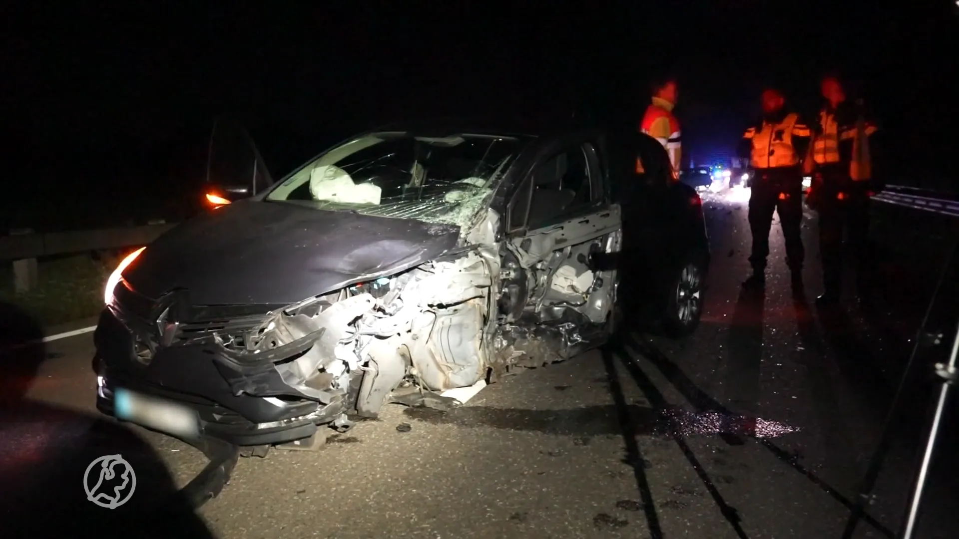 Automobiliste crasht en slaat op de vlucht, speurhond ingezet